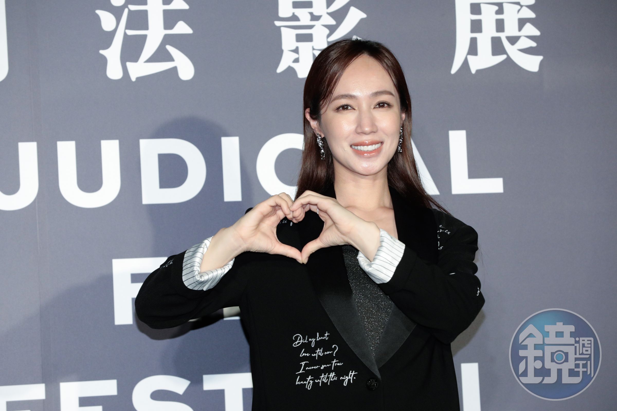 小薰透露男友鄭人碩當年當的是憲兵，還站過總統府衛兵，且穿憲兵制服的樣子超帥氣。
