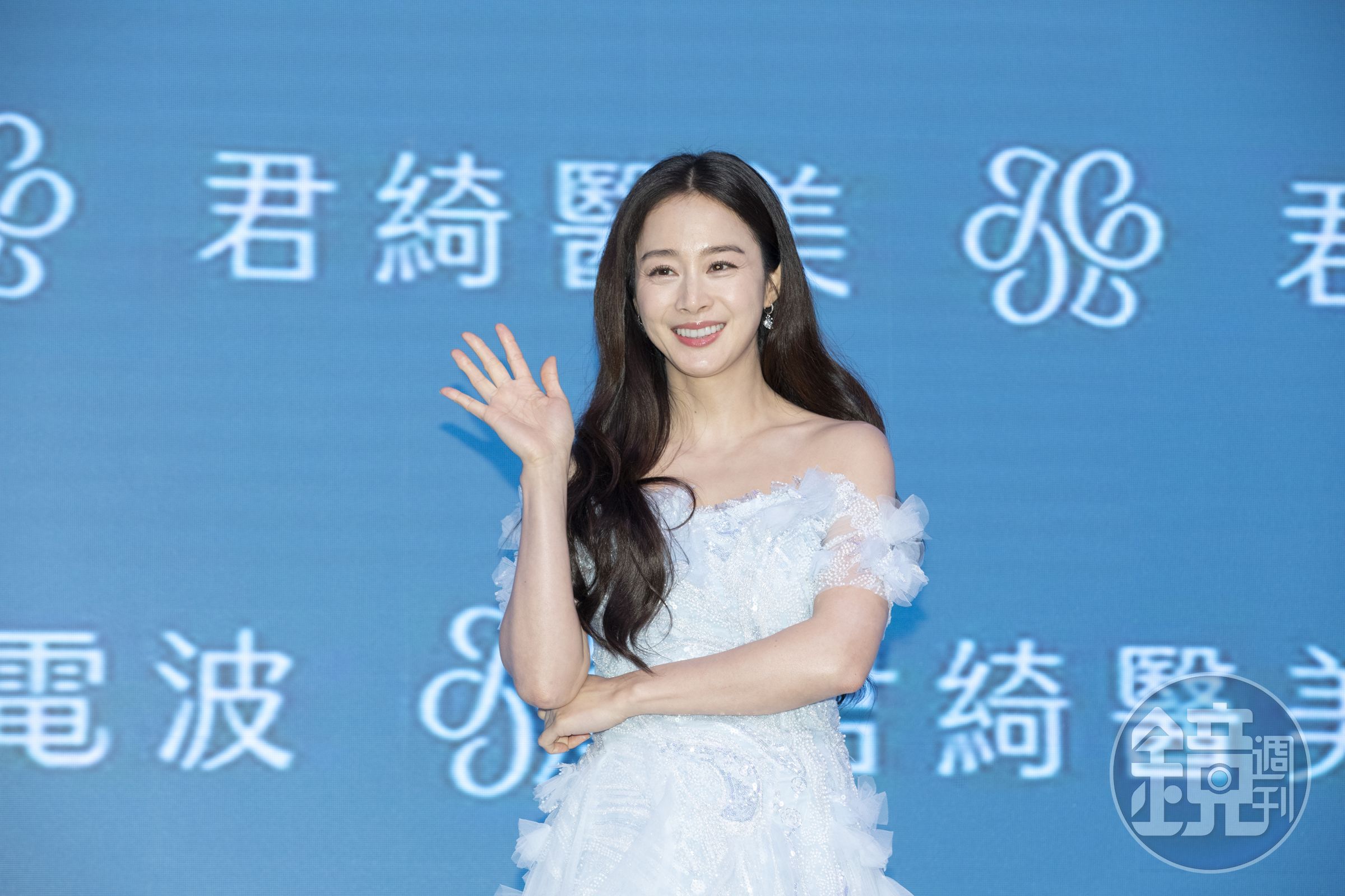 韓國第一美女金泰希今（12日）出席君綺電波記者會。