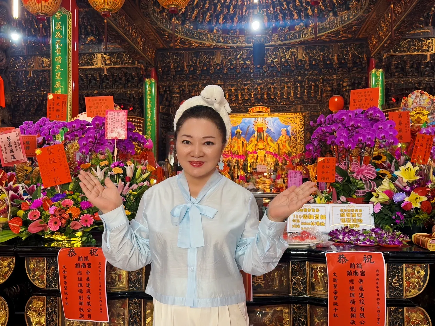 白冰冰日前前往高雄前鎮鎮南宮，參拜關聖帝君。（圖／長興影視提供）