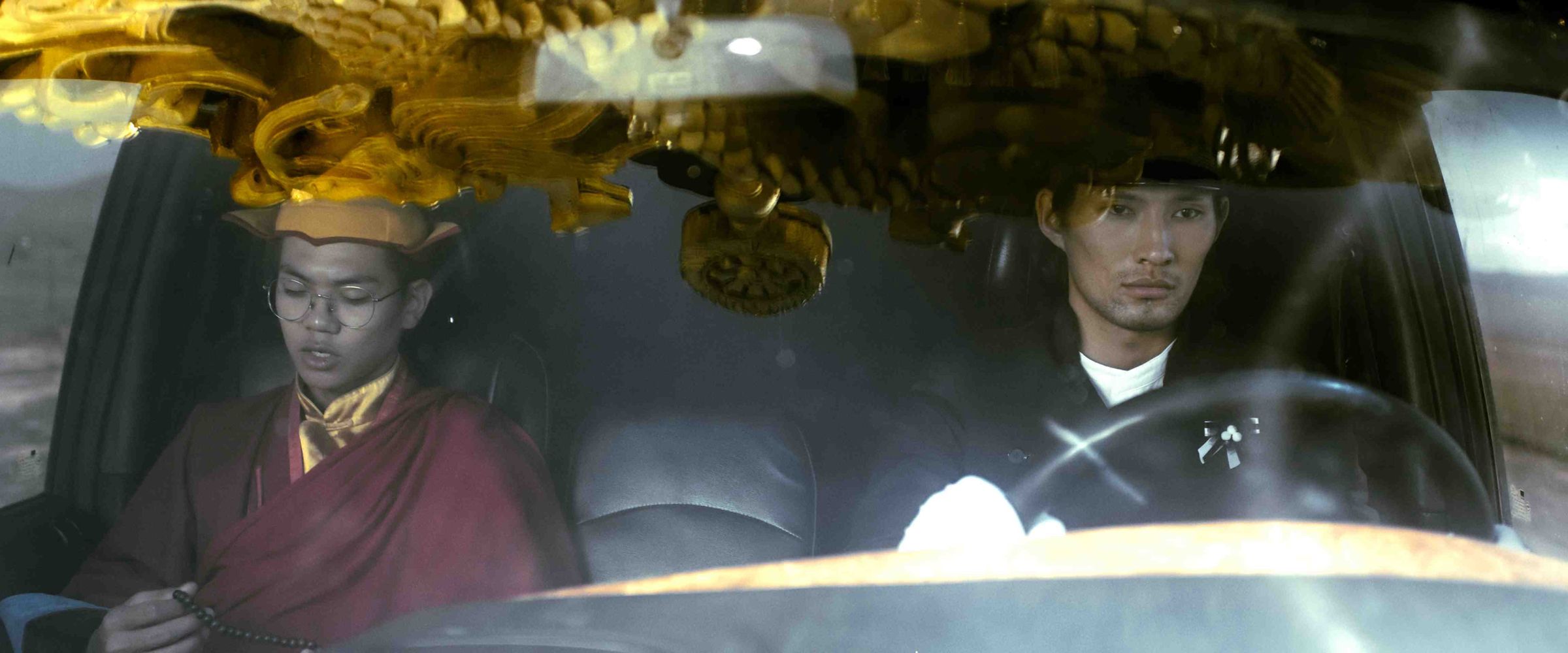 蒙古電影《沉默的靈車司機》描述每天在生死邊緣遊走的一名靈車司機匪夷所思的人生際遇。（民族電影節提供）