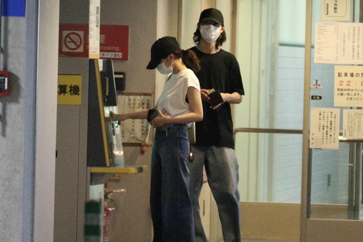 粉絲敲碗廣瀨鈴、山崎賢人結婚，因為覺得他們很配。（翻攝網路）