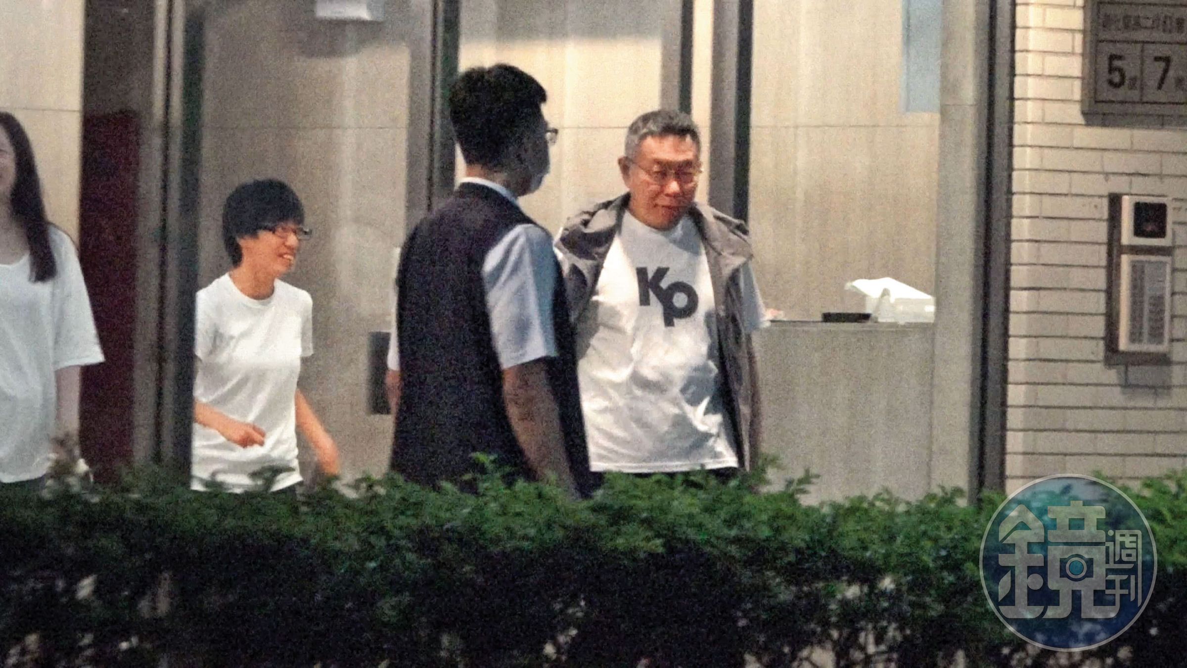 張晉源曾周旋多名女子間，柯文哲（右）也曾帶「橘子」許芷瑜（左）與張密會，顯見雙方關係密切。