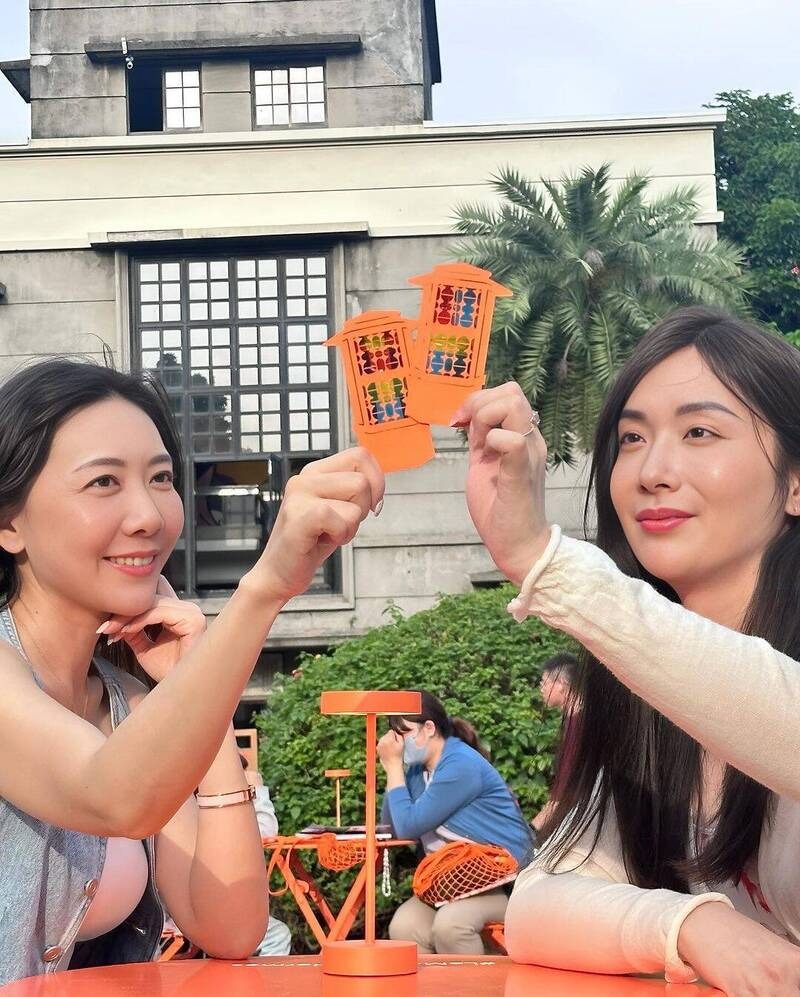 陳漢章不畏外在眼光,近年做自己穿起女裝,老婆雪兒也相當支持。(翻攝自陳漢章IG)