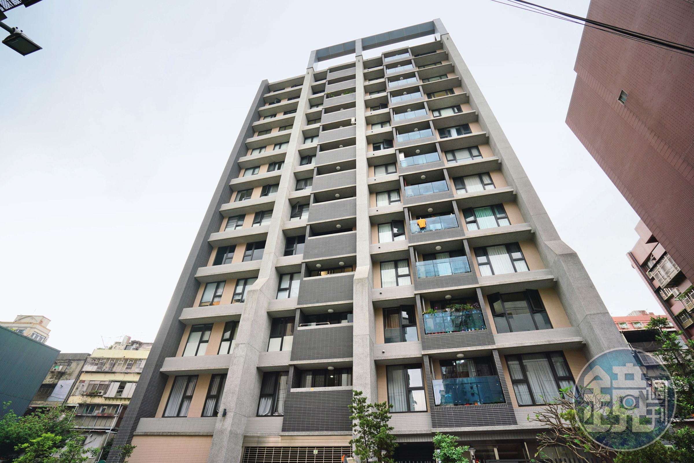 蘆洲熱血民眾揪團都更，海砂老公寓翻身新宅，是新北市首宗成功自主更新案。