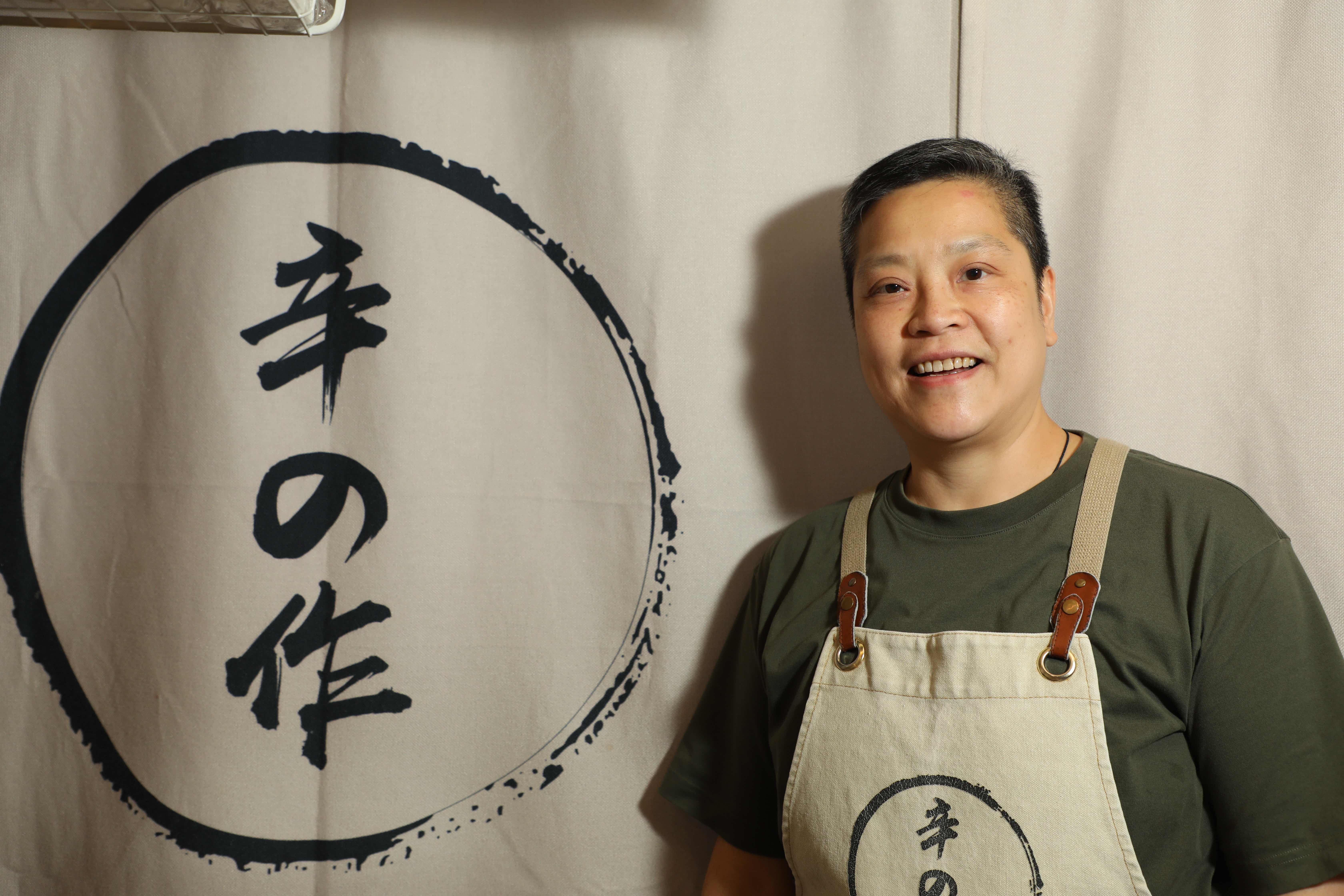 辛之作老闆Sunny原本從事金融業，轉行後選擇創業，從路邊推車、網路商店一路做到實體店舖。