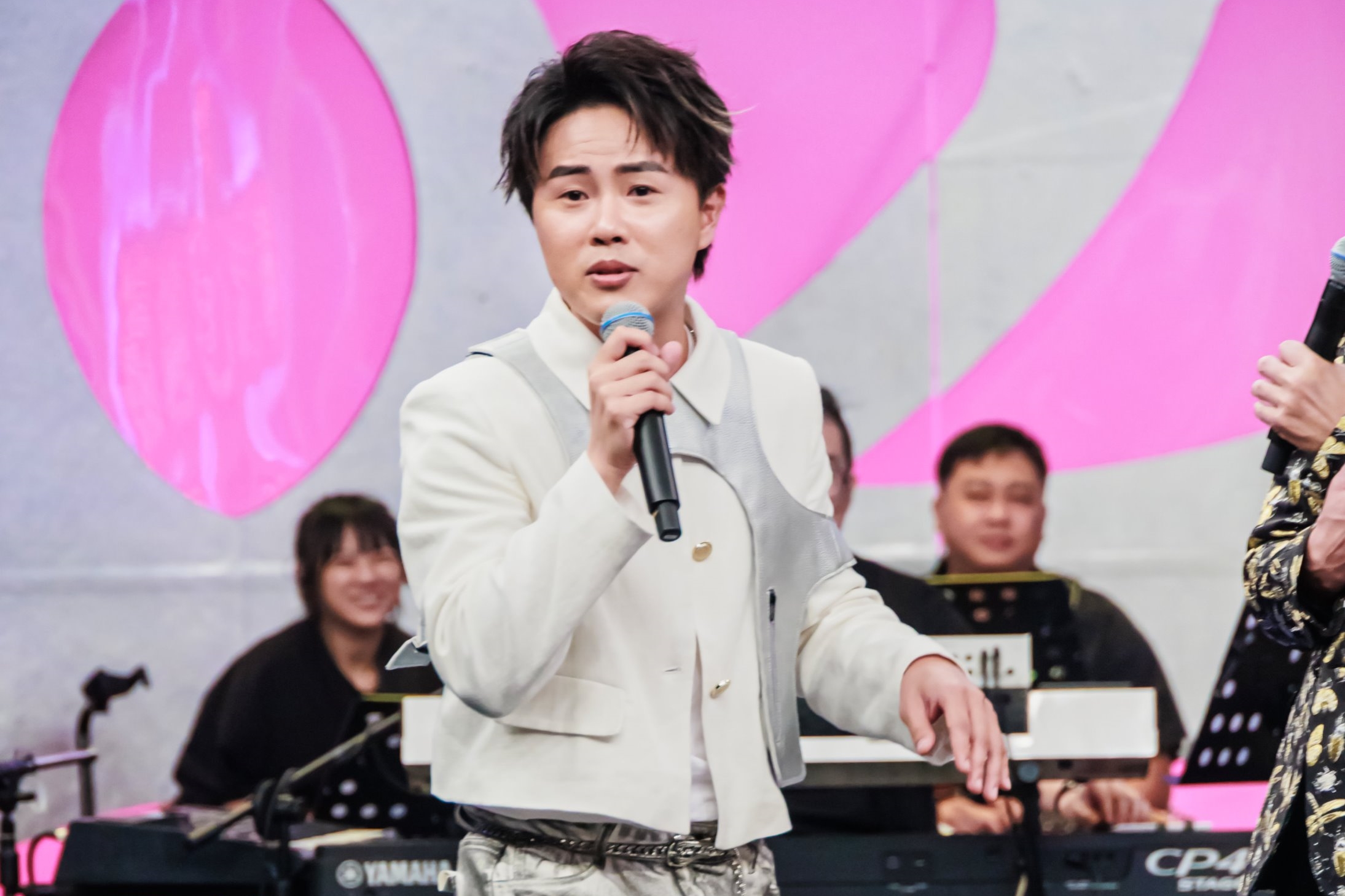 陳孟賢出道十年從通告藝人變主持人。（中視提供）