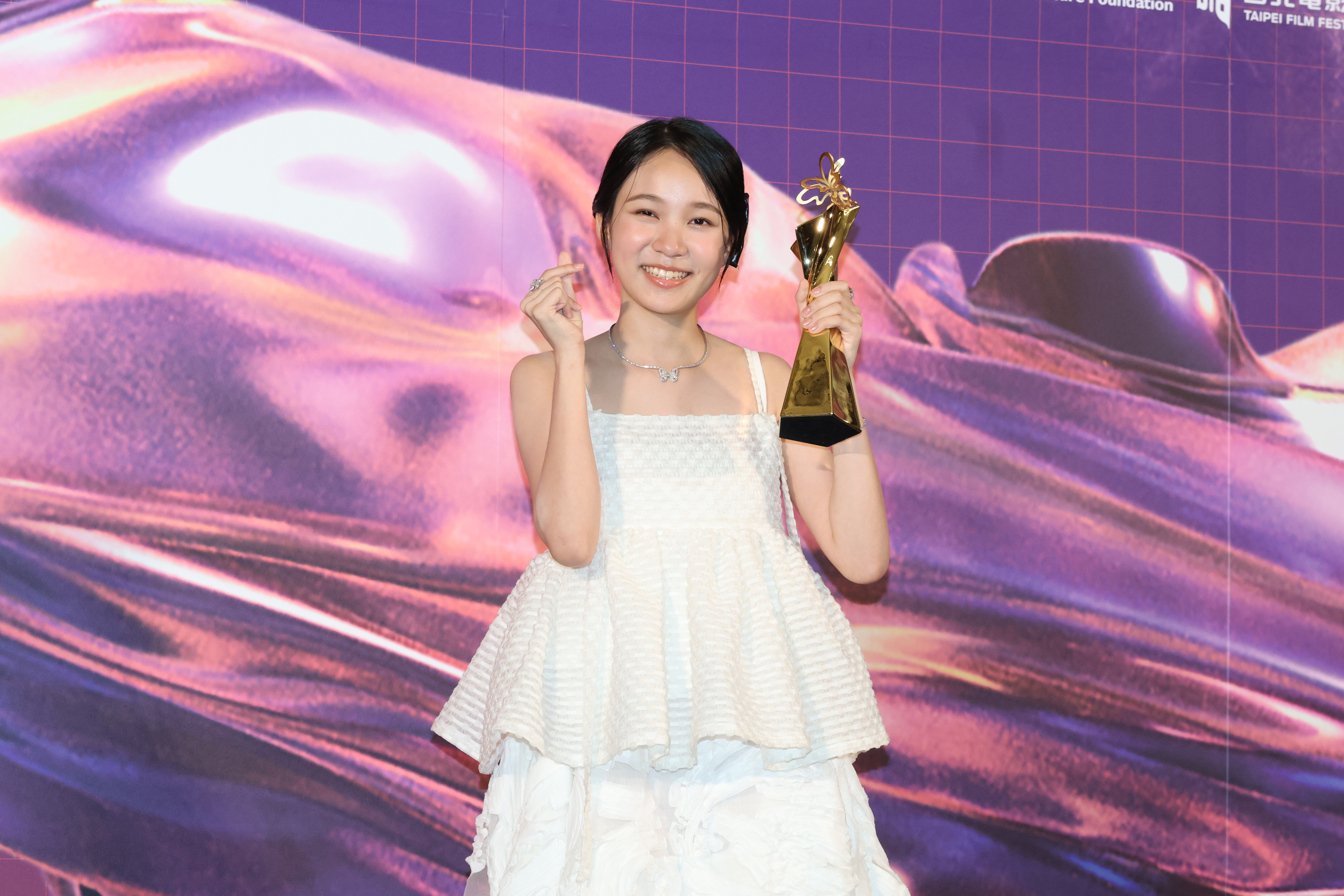 林品彤繼金馬獎後,以《小曉》再次奪下最佳女主角。