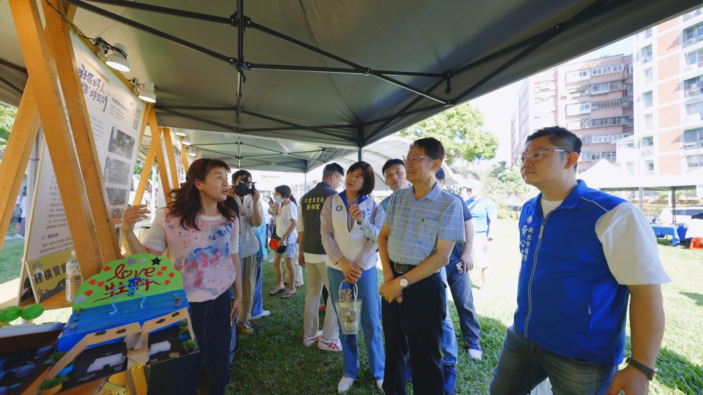 副市長陳純敬帶領觀摩、參與，共同見證新北社區規劃的精神，聽取社區規畫師們的規劃故事與經驗。