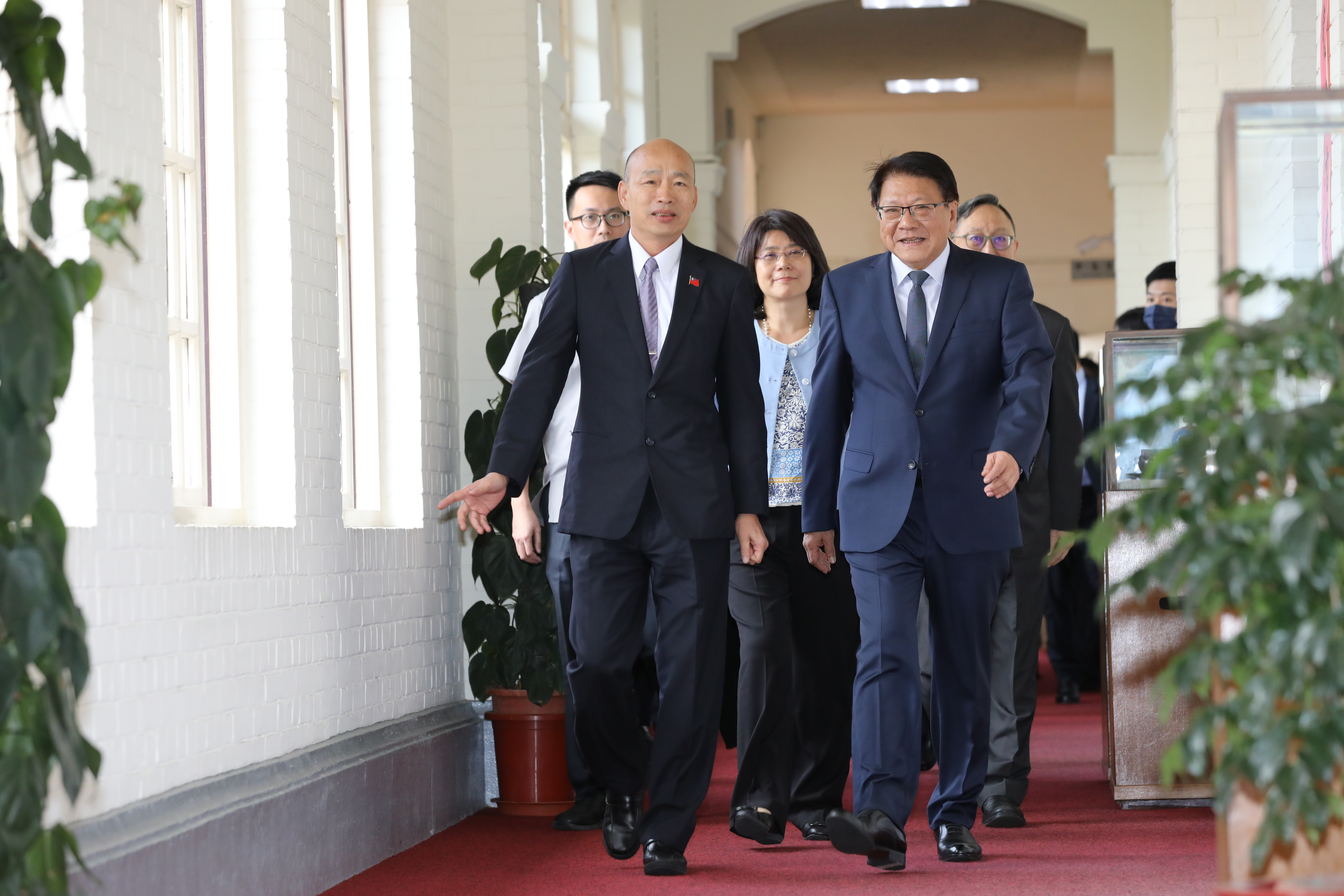 總統府祕書長潘孟安（前排右）將率領7位司法院大法官被提名人拜會立法院長韓國瑜（前排左）。