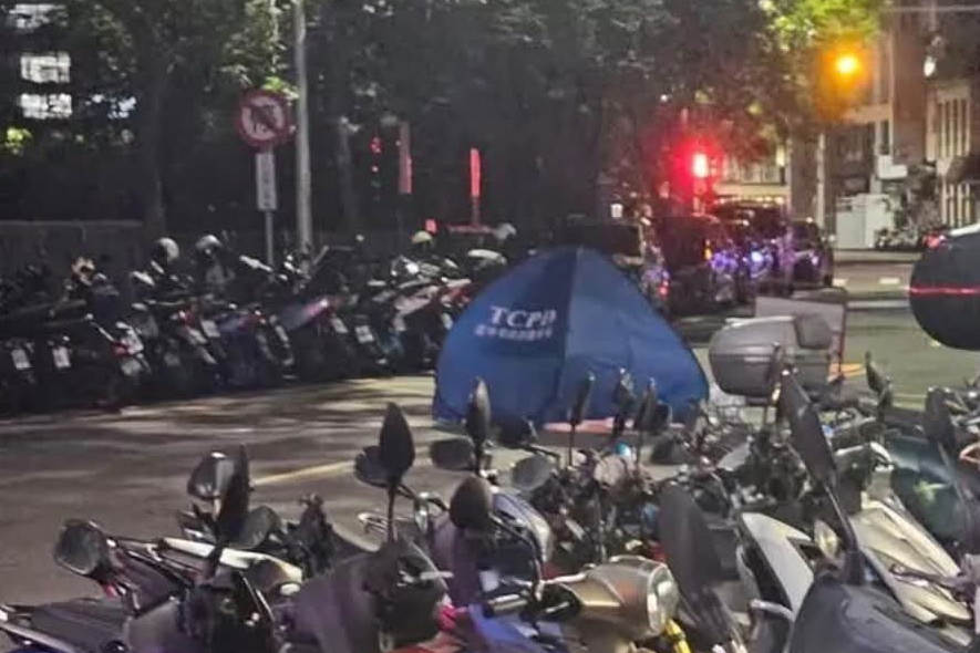 陳女返家途中行經斑馬線，突遭30歲林姓男子駕駛賓士車從後方猛烈撞擊。（民眾提供）