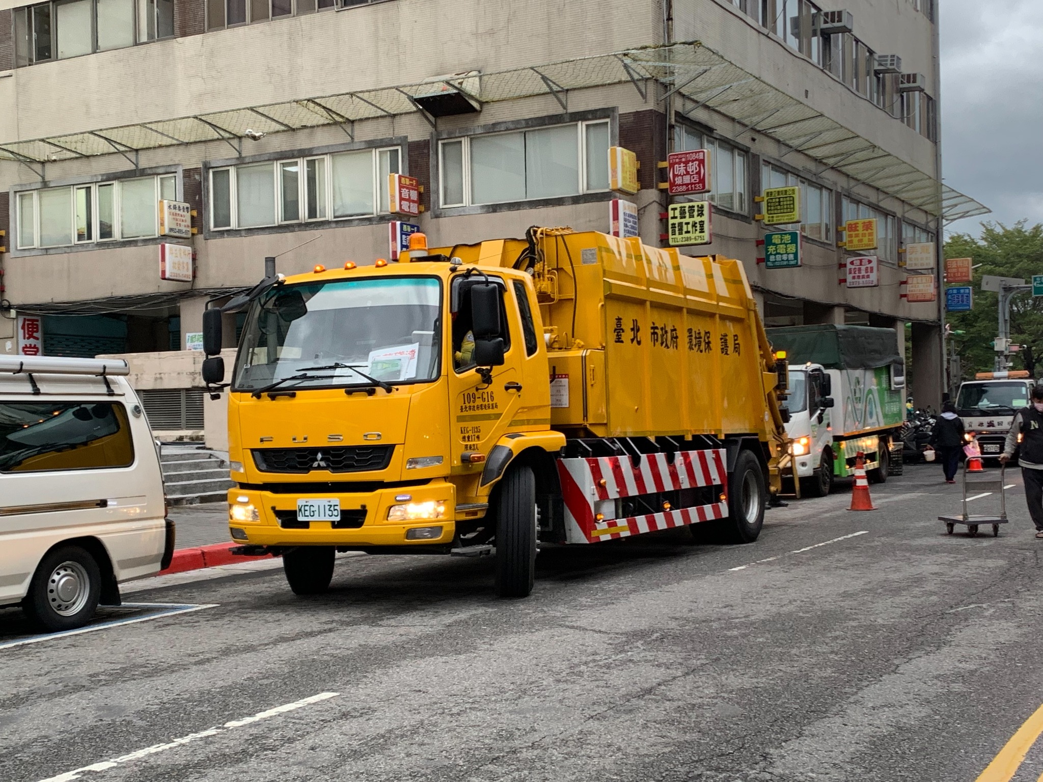 北市春節期間將有4天不收垃圾，此外除夕則將加開中午場。（翻攝自台北市環保局臉書）