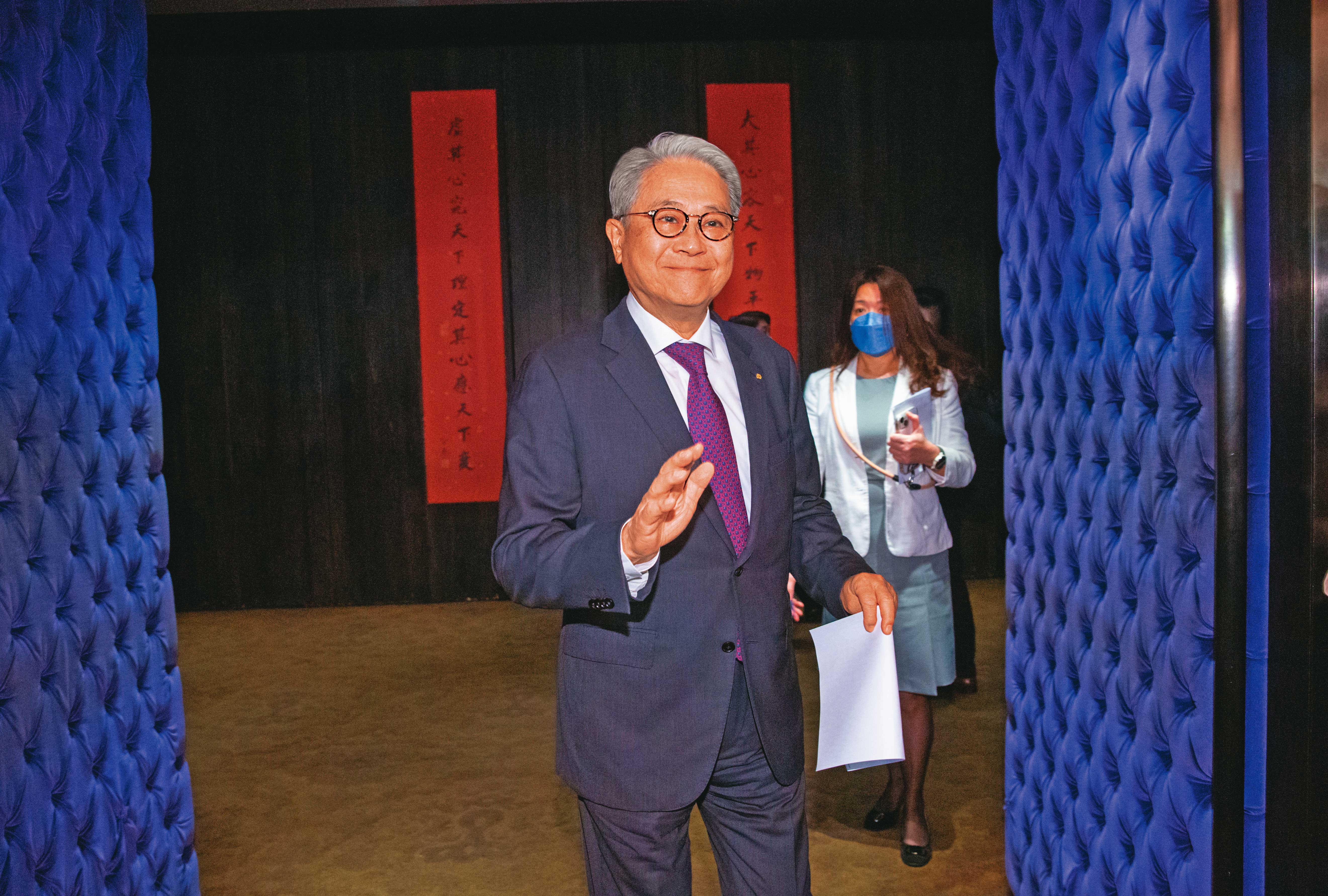 台新金控董事長吳東亮遭檢舉曾私設公司承攬信用卡系統業務逾30億元，涉嫌掏空資產。