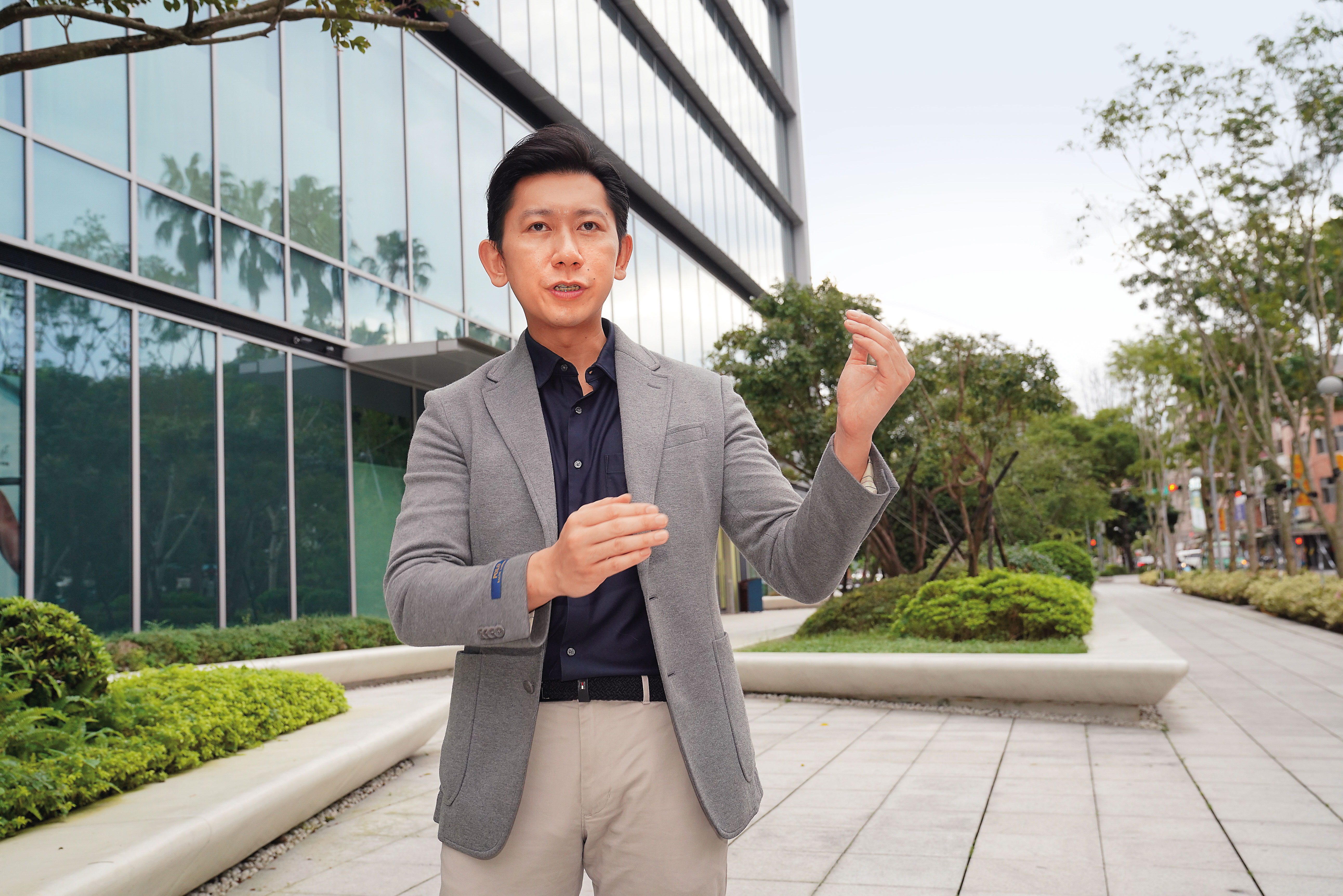 大俠武林篩出30年穩健配息的廣達，接著「不定期不定額」買進，爽賺股息價差。