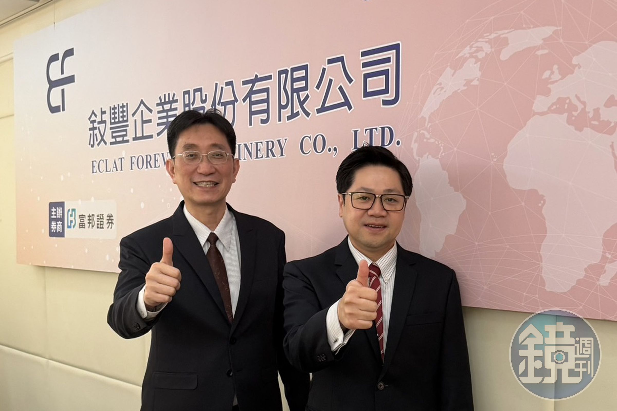 敘豐董事長周政均(前)與總經理杜松穎(後),帶領團隊卡位高階載板濕製程設備領域,躍居AI供應鏈的關鍵廠商。