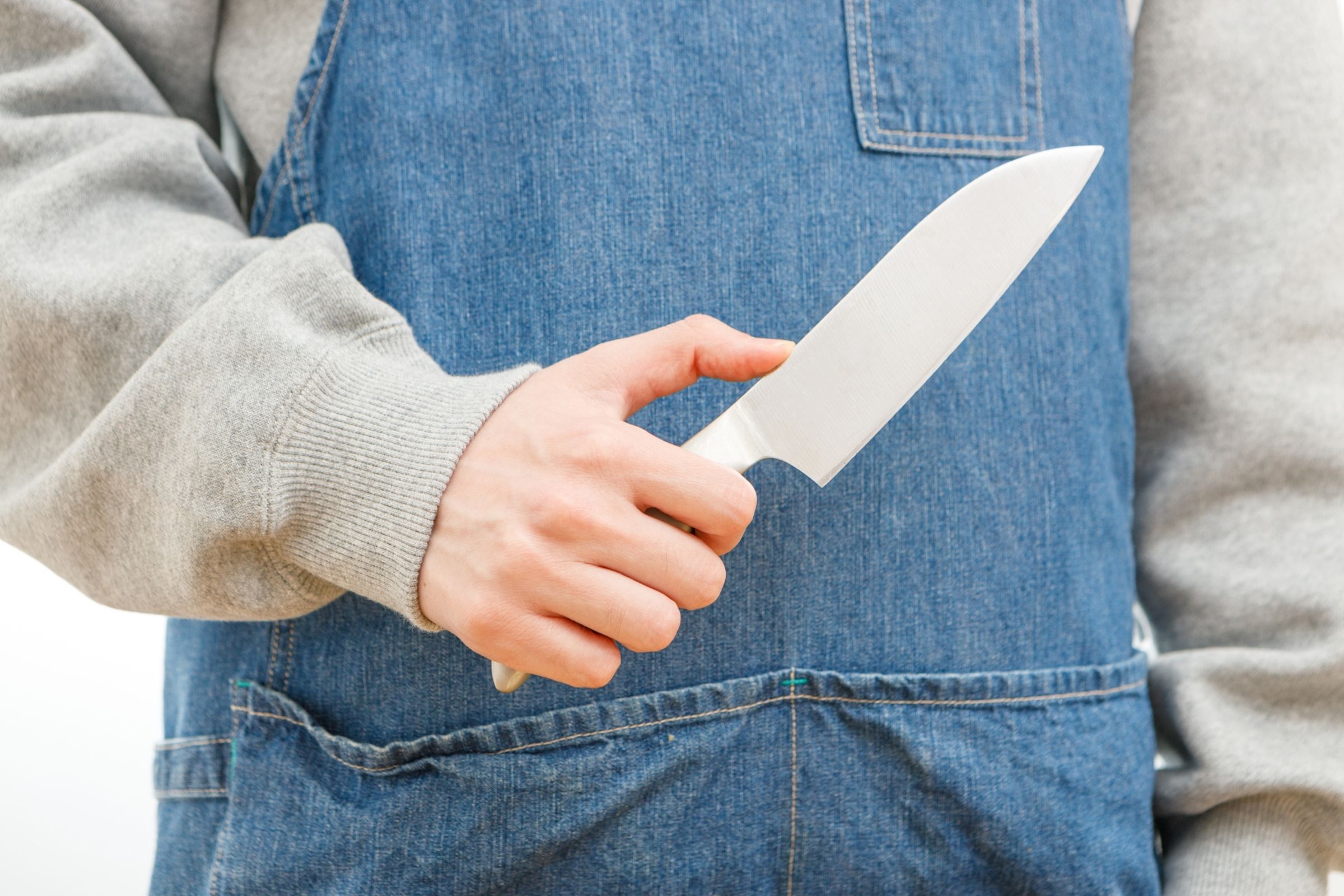 印尼傳出一名12歲女童持刀殺害睡夢中的母親,調查發現疑受到動漫《名偵探柯南》啟發。(示意圖,photoAC)