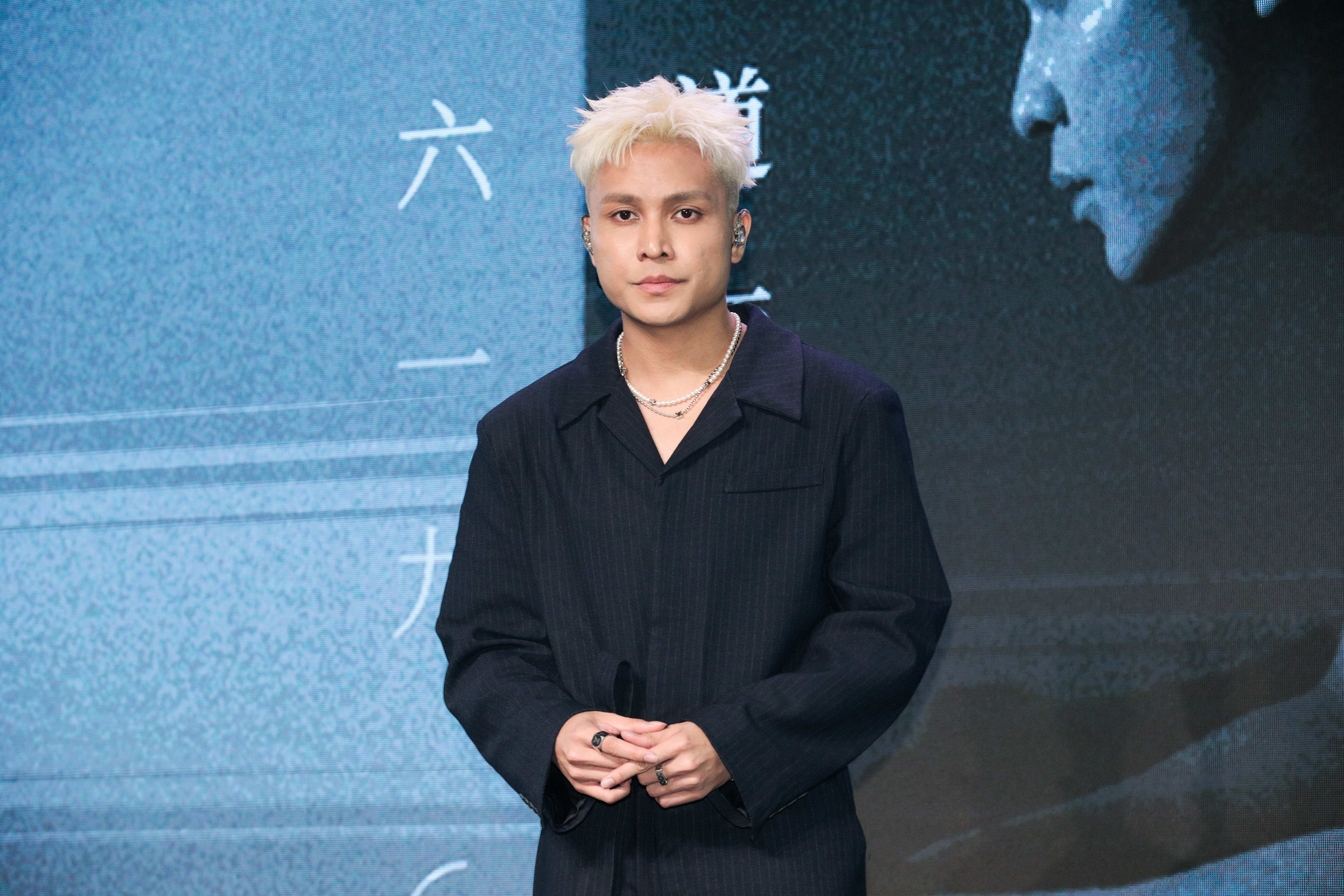 27歲大馬歌手菲道爾以〈阿拉斯加海灣〉及〈在加納共和國離婚〉等歌爆紅。