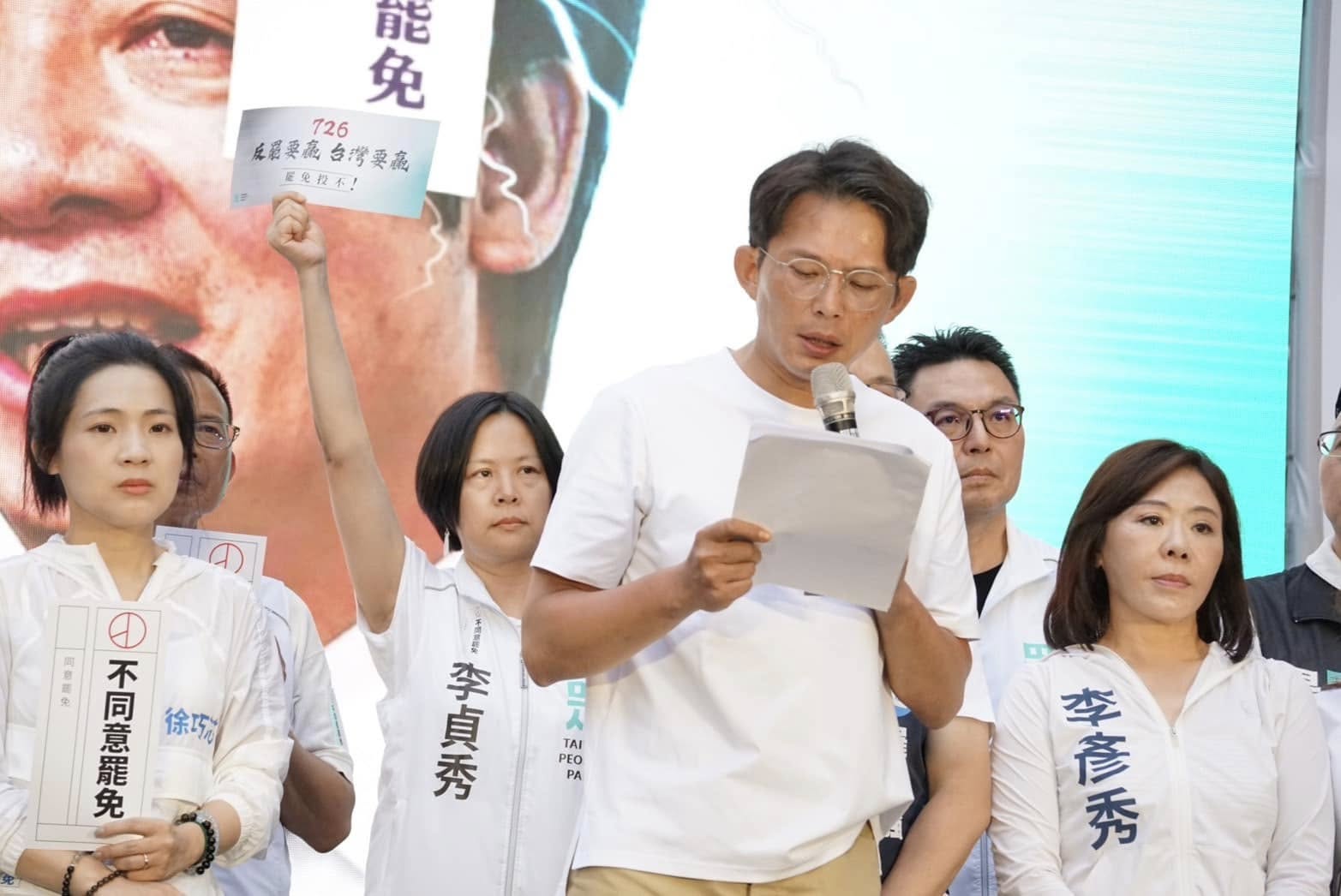 對於李貞秀開嗆黃光芹,黃國昌表示,會請中評會以嚴肅的態度處理。(翻攝自臉書@李貞秀)