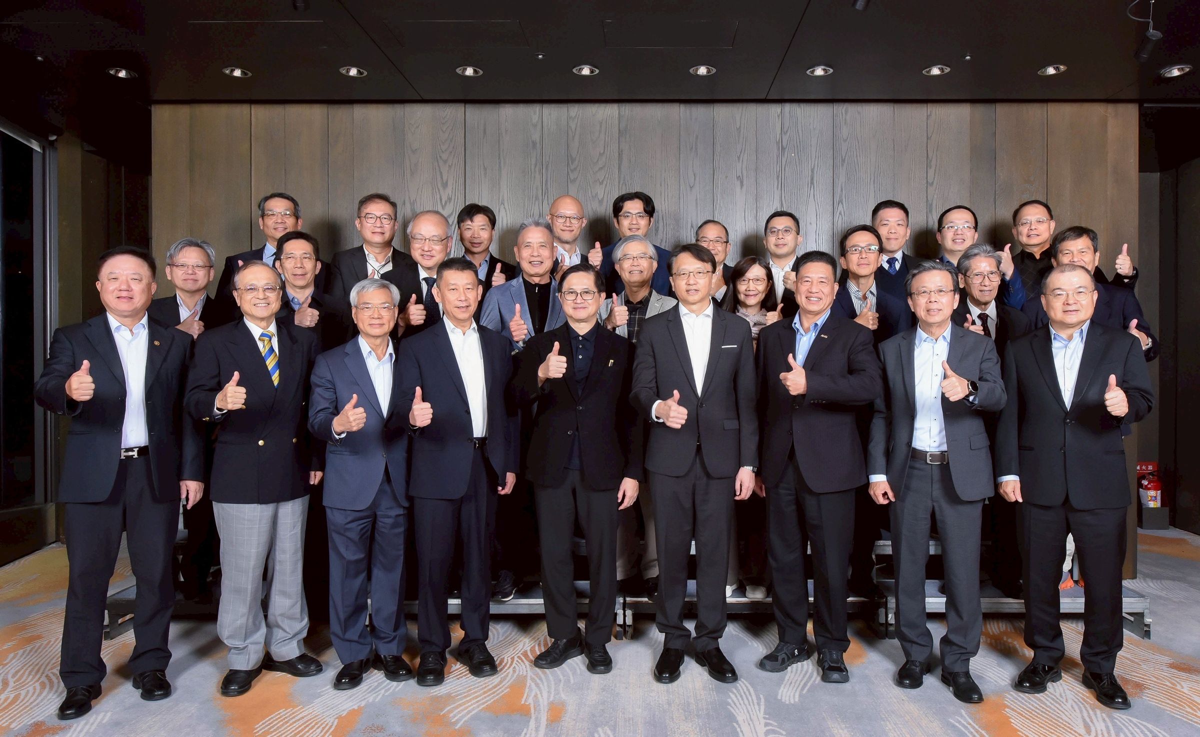 今（17）日下午，台北市電腦公會舉行第18屆第1次理監事會，理事們齊聚一堂。（台北市電腦公會）