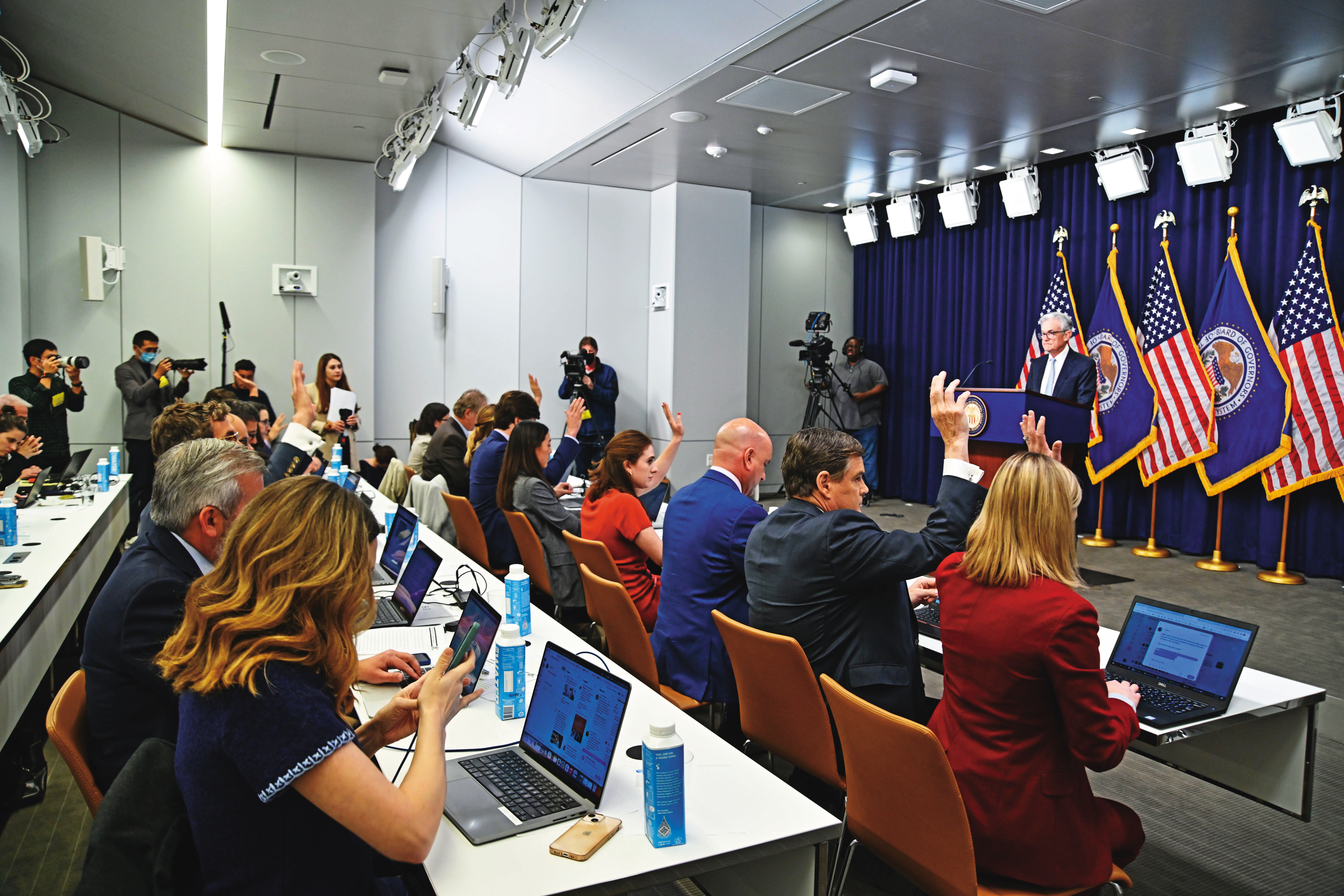 美國經濟趨緩，聯準會還面臨通膨壓力因此進退兩難。