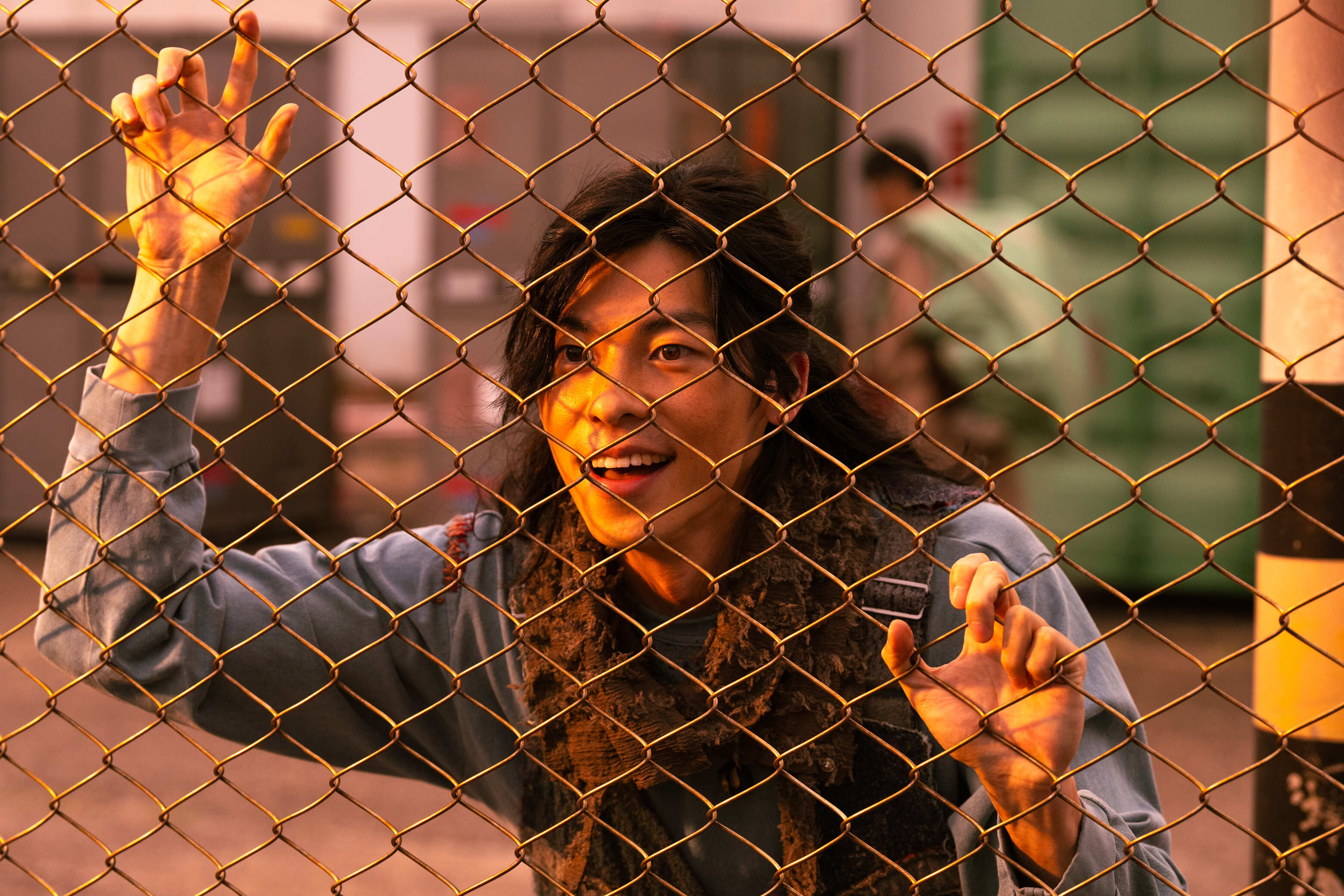 許光漢飾演的薯仔傾盡一生守護另一世界的安晴（袁澧林 飾）。（甲上娛樂提供）