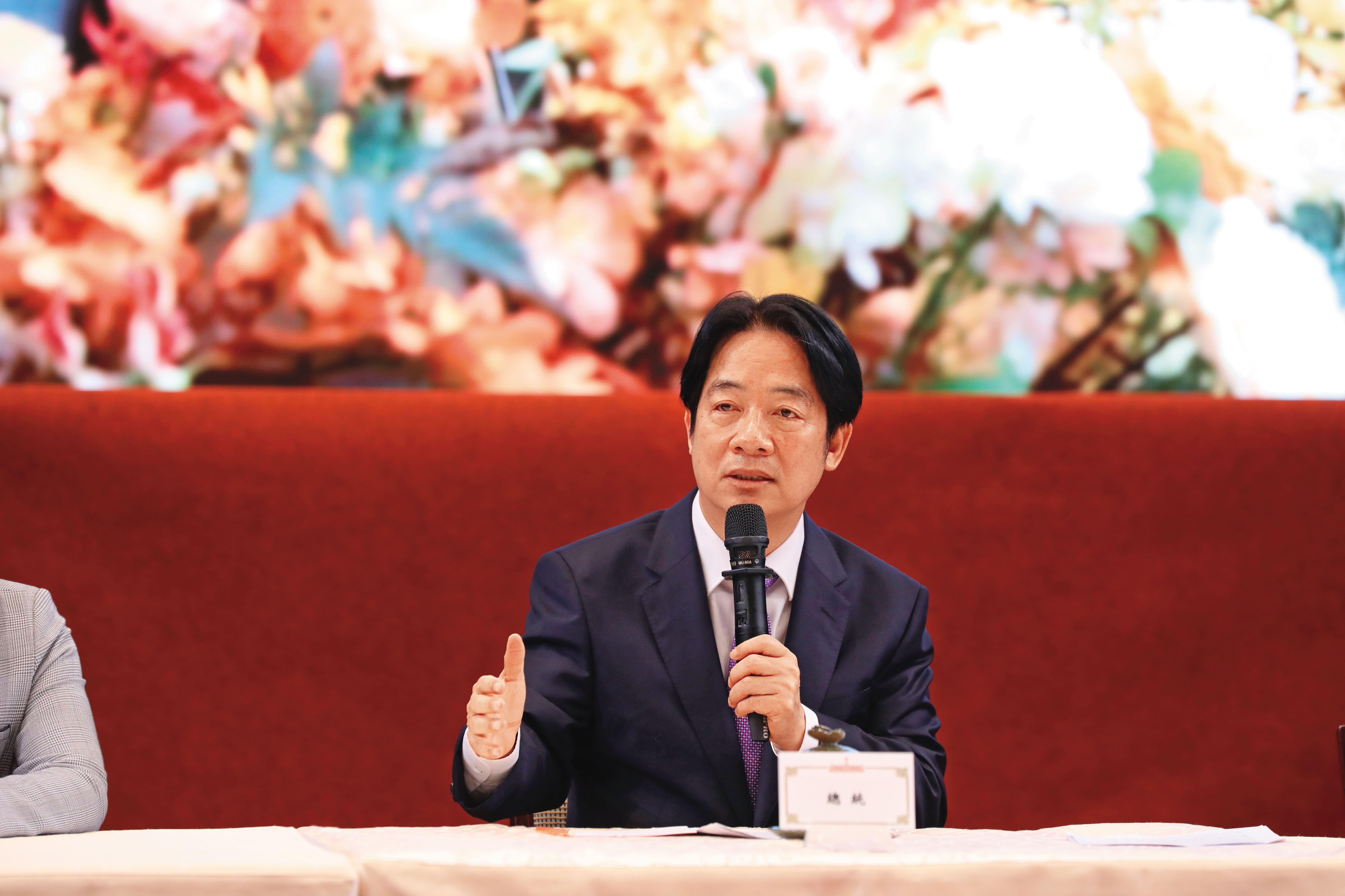 對賴清德來說，若想讓政治焦點重回他身上、建立威信，弄幾個委員會是個好方法。