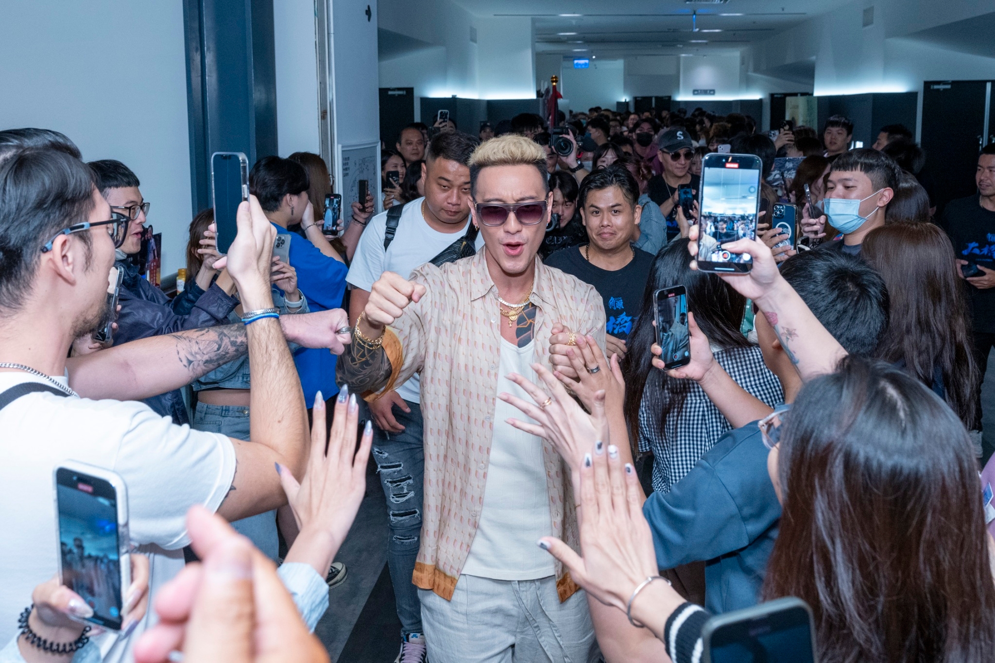 王陽明這次與粉絲互動會不會應要求與粉絲比心，觀眾們都很關心。（曼尼娛樂提供）