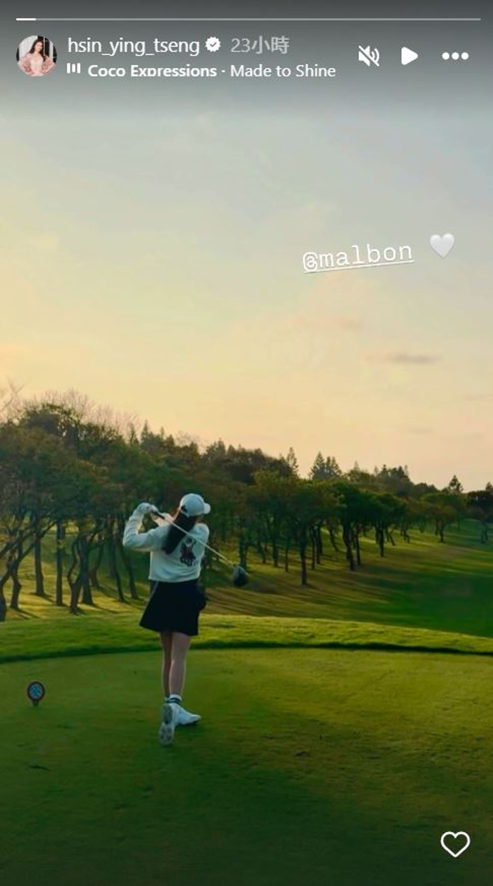 曾馨瑩分享打高爾夫球的動態，揮桿姿勢標準，頗有架式。（翻攝hsin_ying_tseng IG）