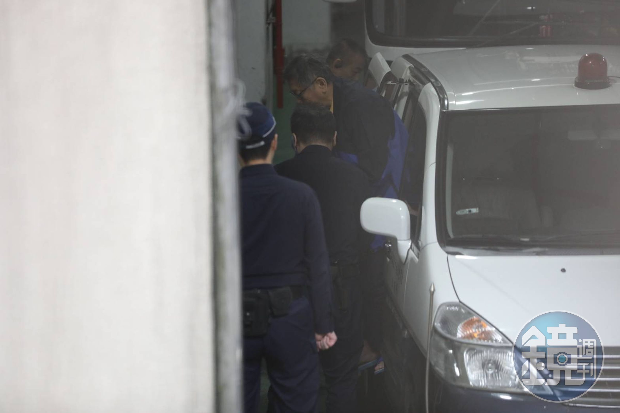 柯文哲遭延押獲准後，首次被北檢提訊。