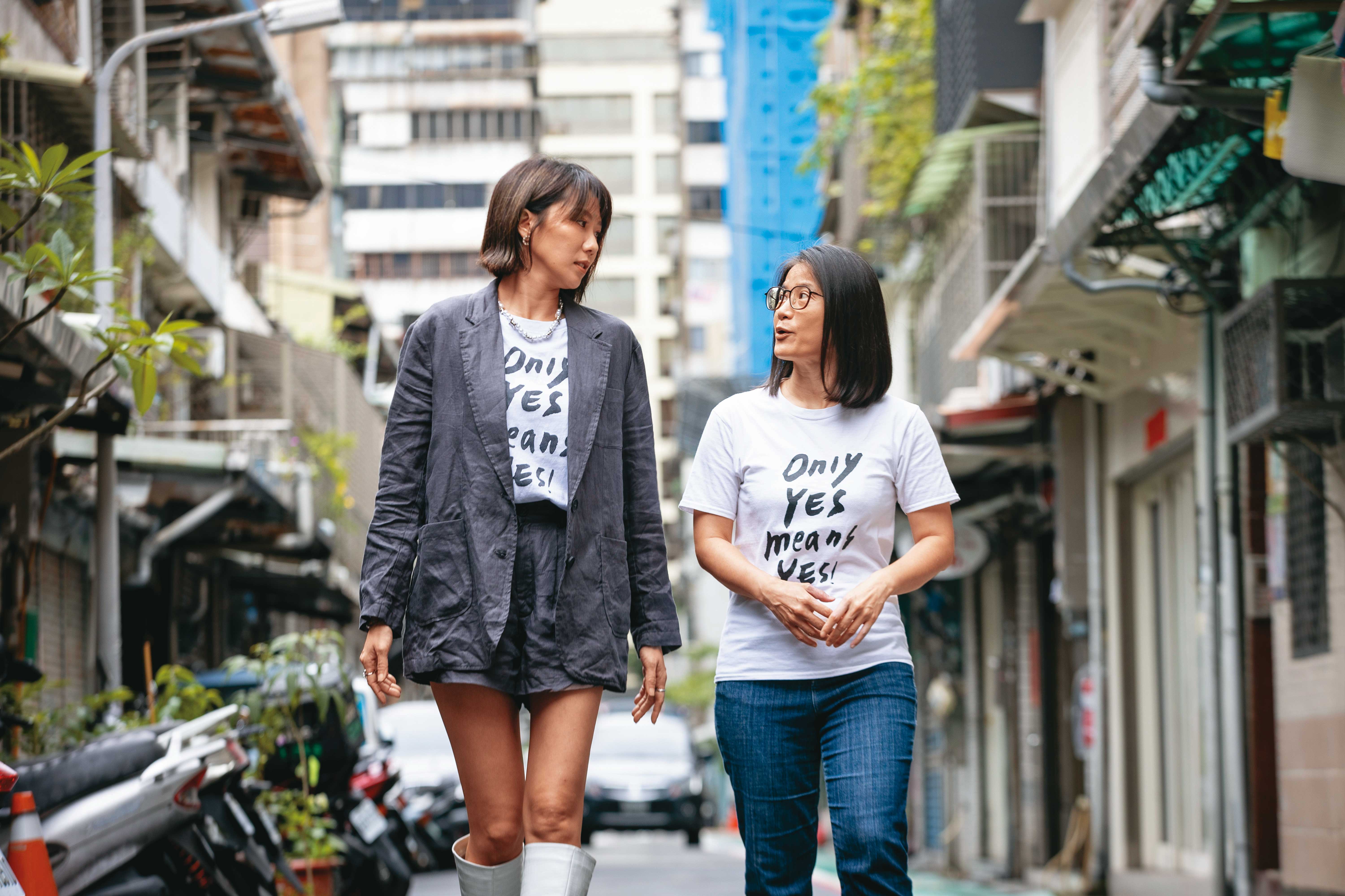 吳姿瑩（右）認為，倡議的重點並不在於「性暴力本身的的細節」，而是在於重要他人們，對於倖存者的陪伴、支持。