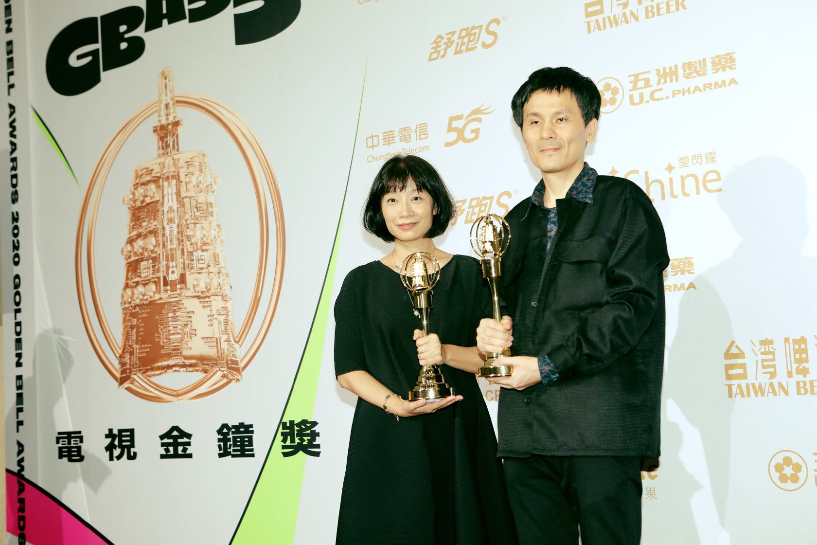 2020年靳家驊（右）編導、王小茵監製（左）的《大吉》獲電視金鐘獎電視電影編劇獎及電視電影獎。（翻攝自公視新創電影粉絲頁）