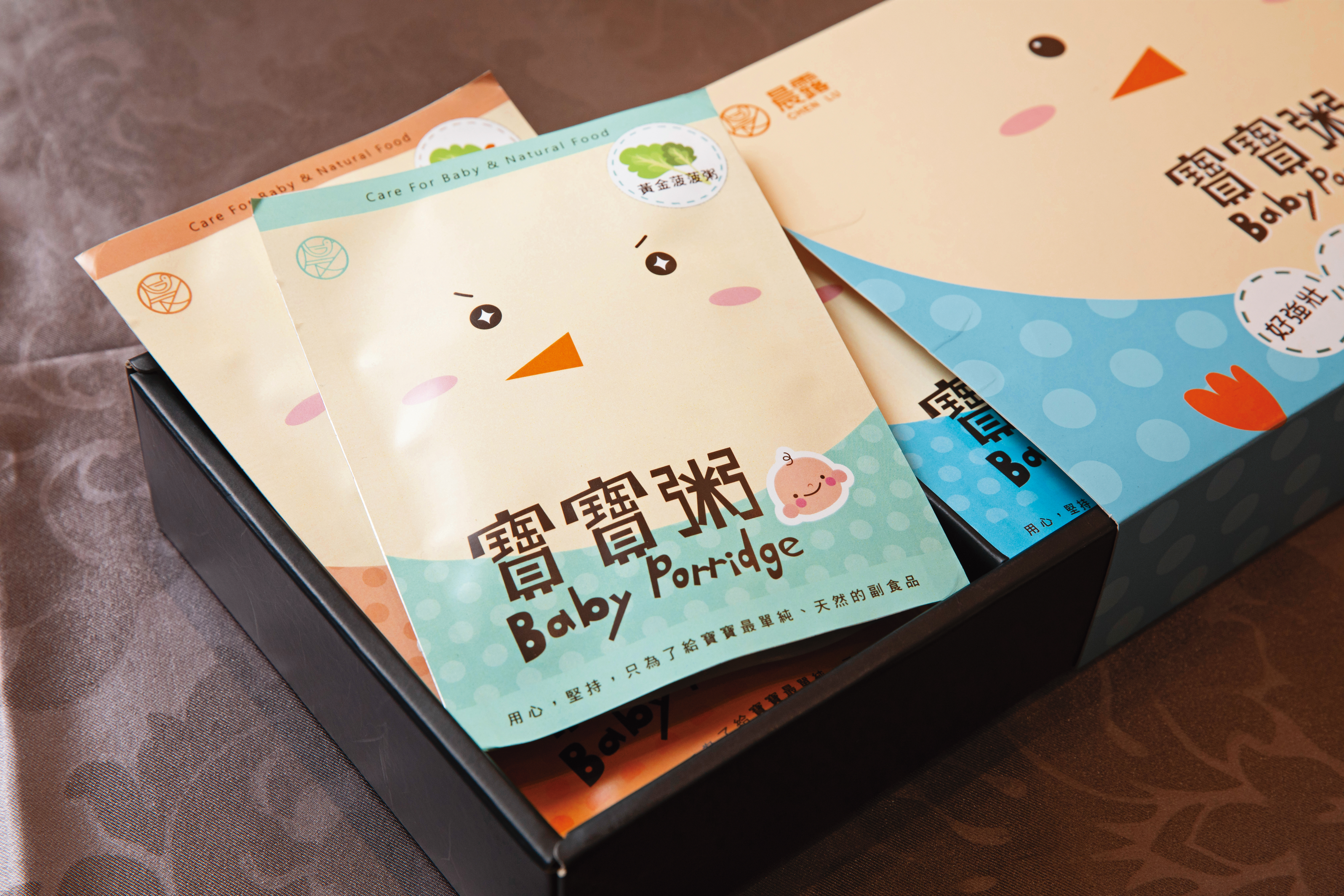 隨著時代演變，元進莊的產品也越來越多元，依不同族群推出如寶寶粥等產品。（1,080元／1盒8入）