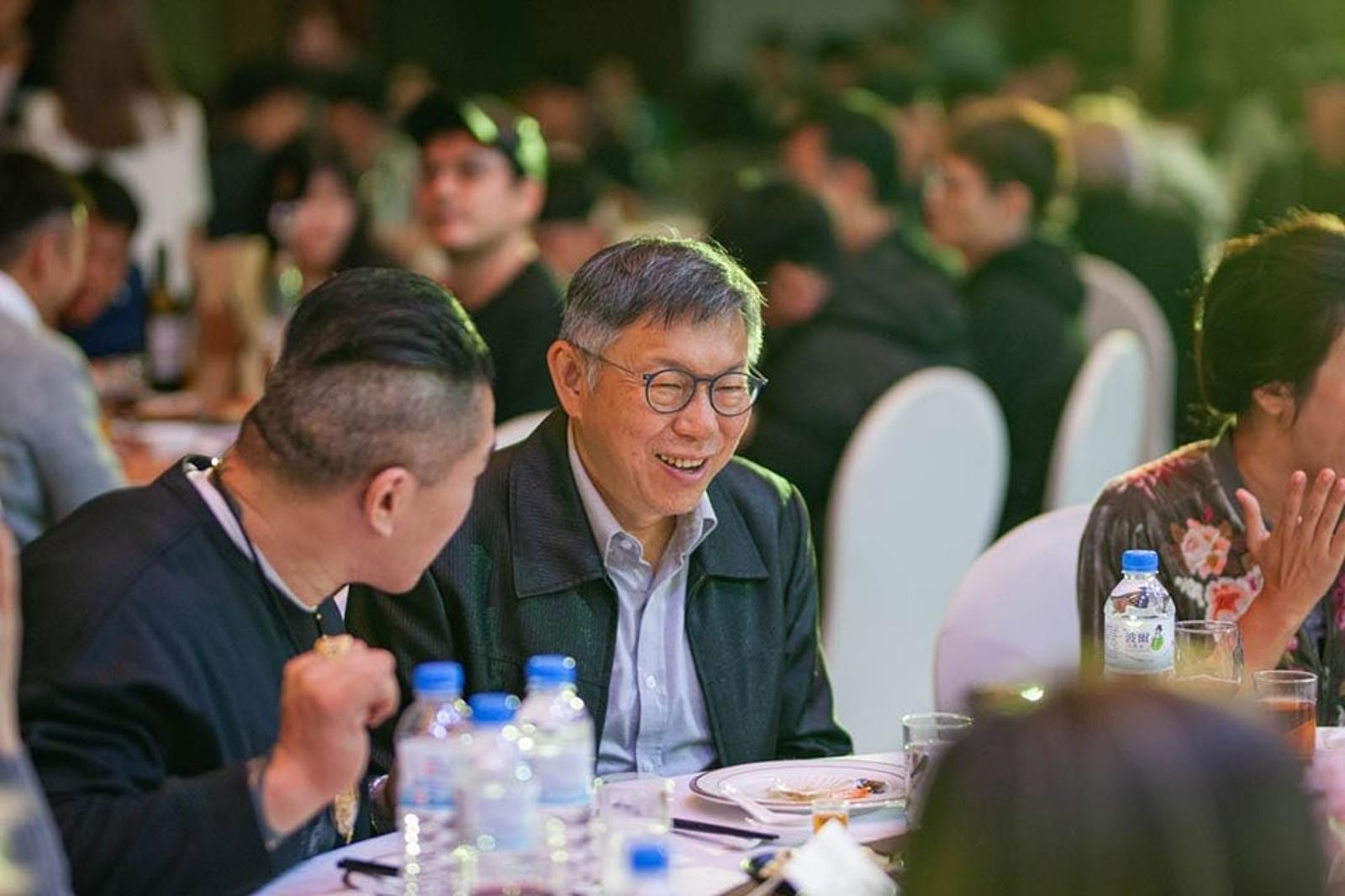 館長近期挺柯文哲、民眾黨立場鮮明。（翻攝自臉書@飆悍）