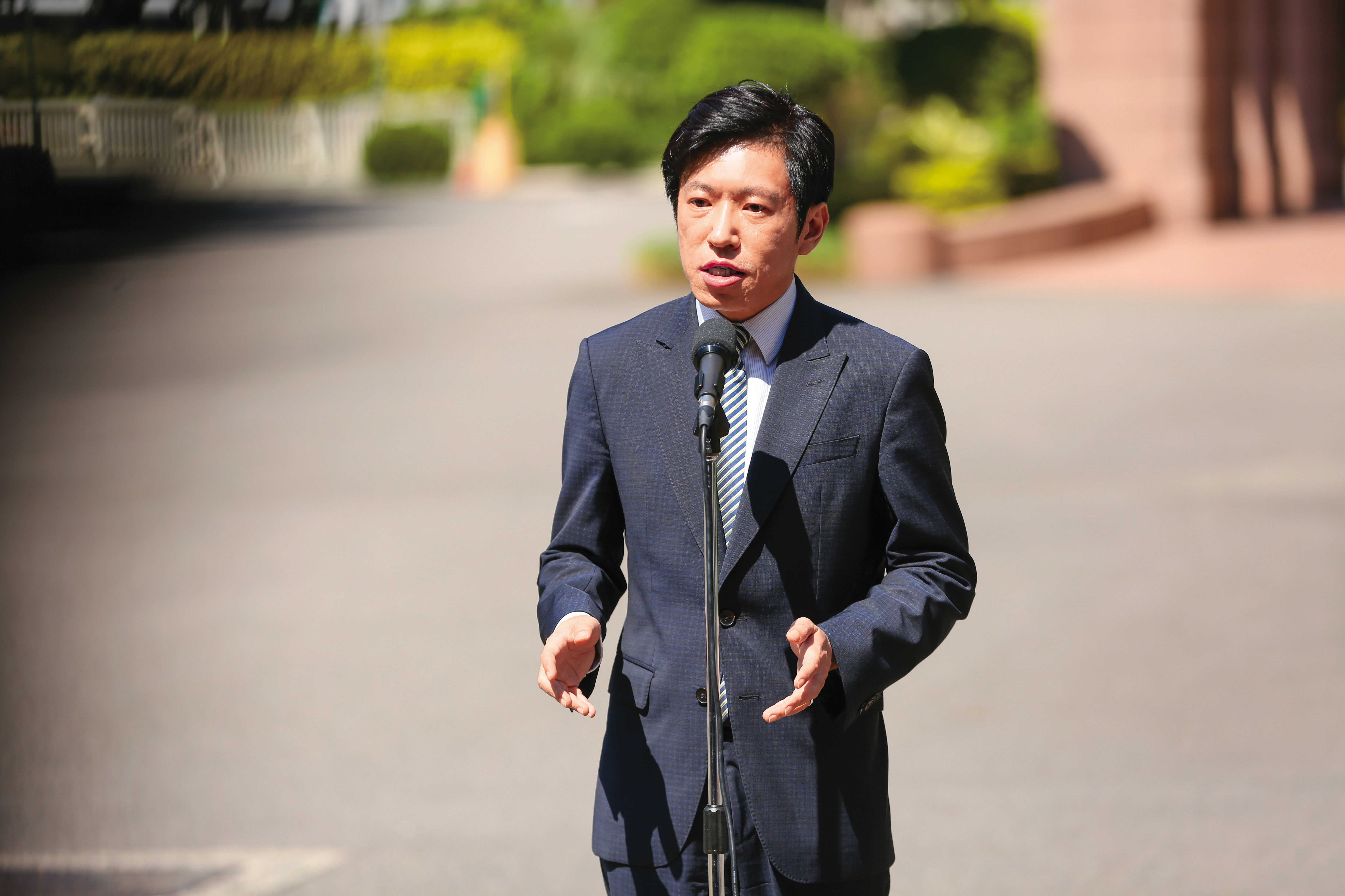 行政院13日邀縣市談財劃法，祕書長張惇涵會前親自受訪。（鏡報李鍾泉）