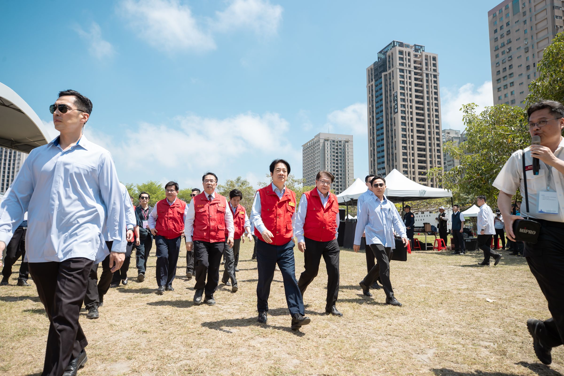 賴總統27日赴台南視察「2025全社會防衛韌性委員會實地演練:擴充急救醫療場所」。(總統府提供)