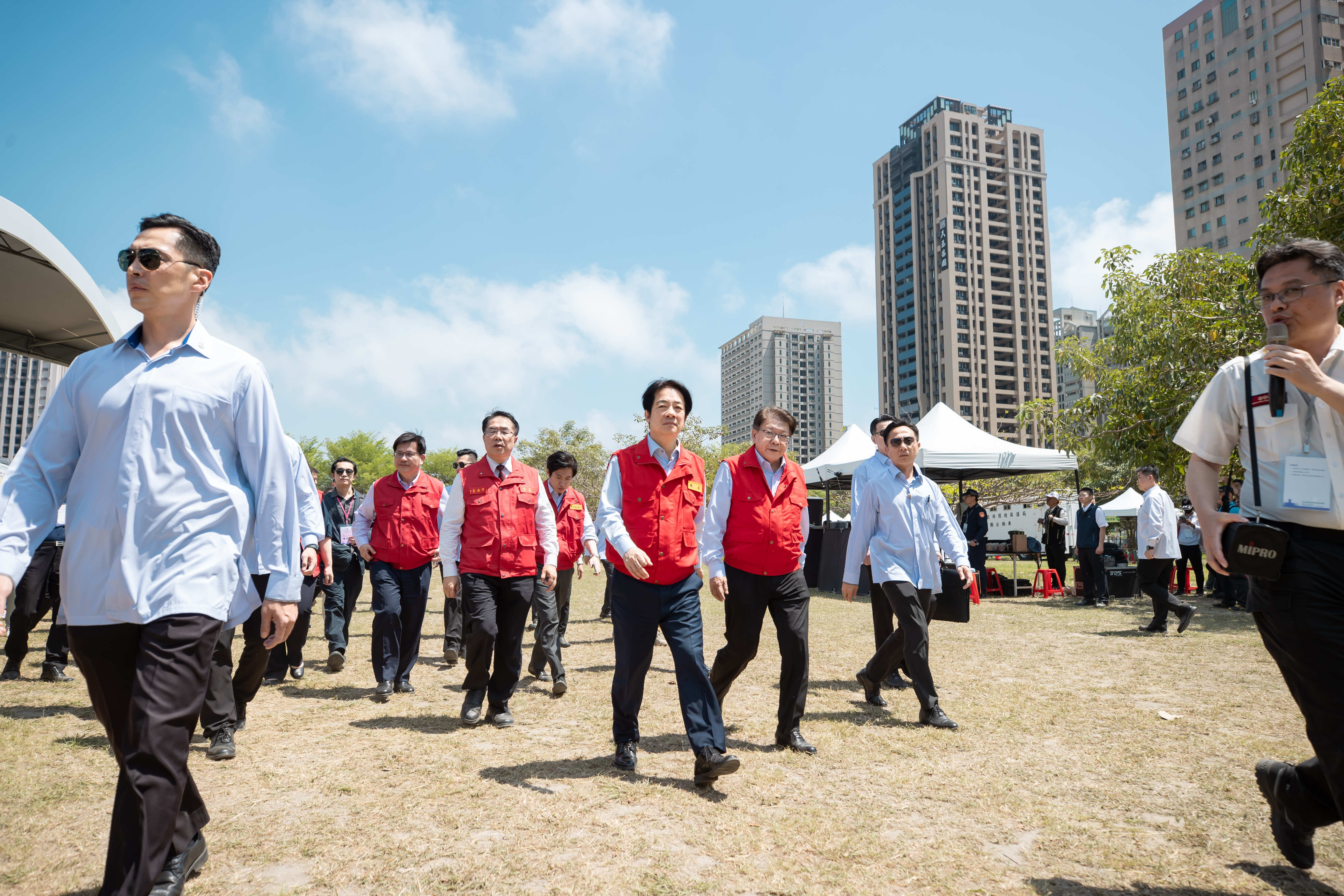 賴總統27日赴台南視察「2025全社會防衛韌性委員會實地演練：擴充急救醫療場所」。（總統府提供）