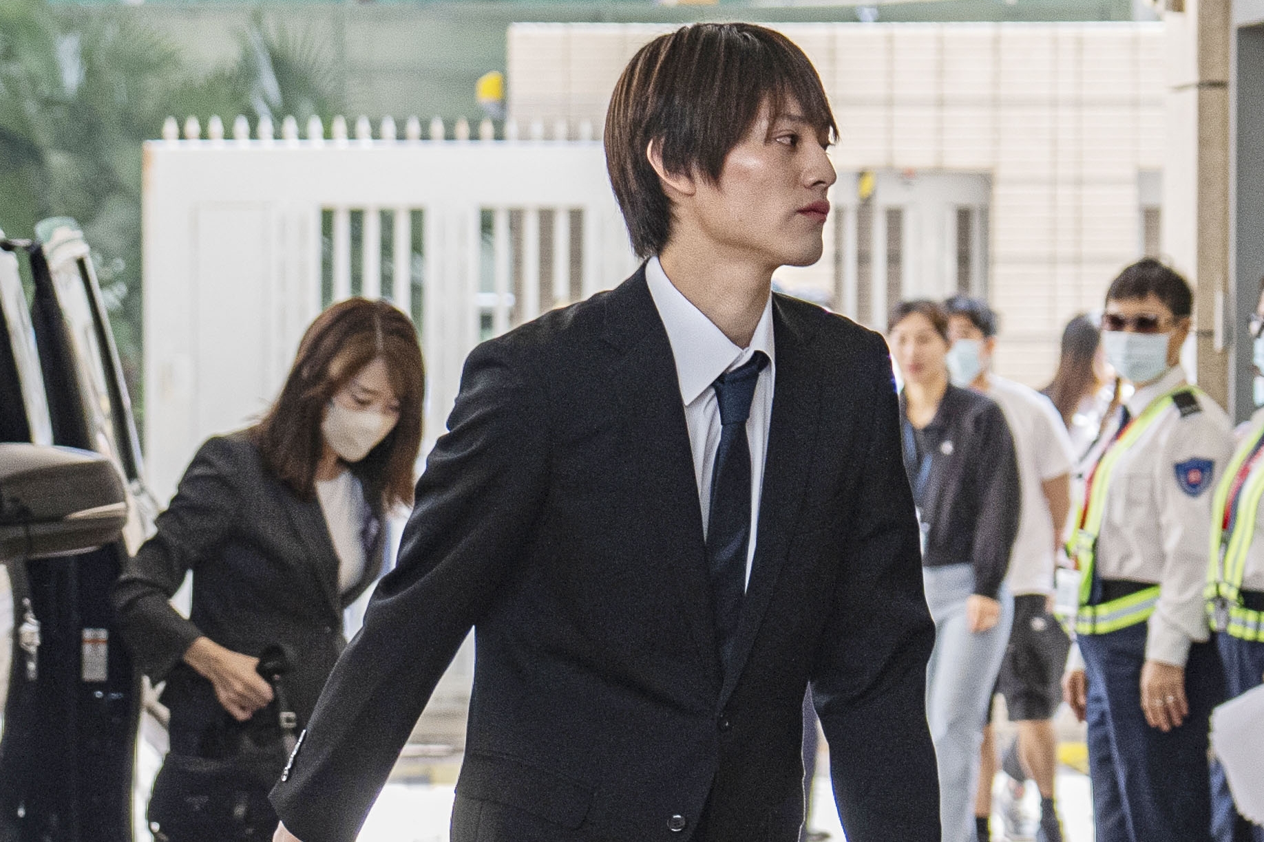 上村謙信性騷案30日開庭，當天吸引上百人排隊旁聽。（翻攝網路）