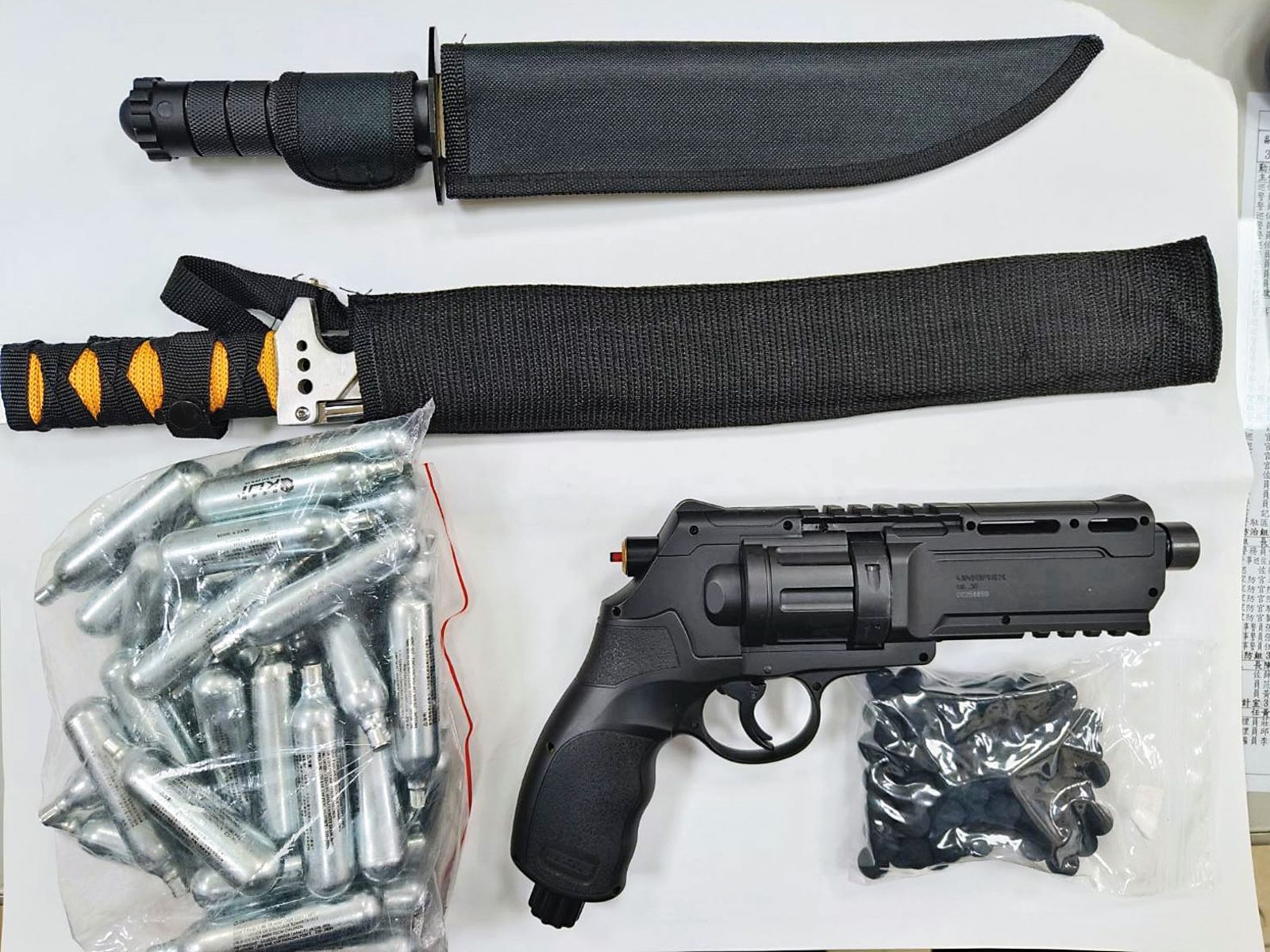 杜男等人以暴力脅迫方式，強逼未成年少女拍攝私密影片，如今落網也將面臨相當重的刑罰。（翻攝畫面）