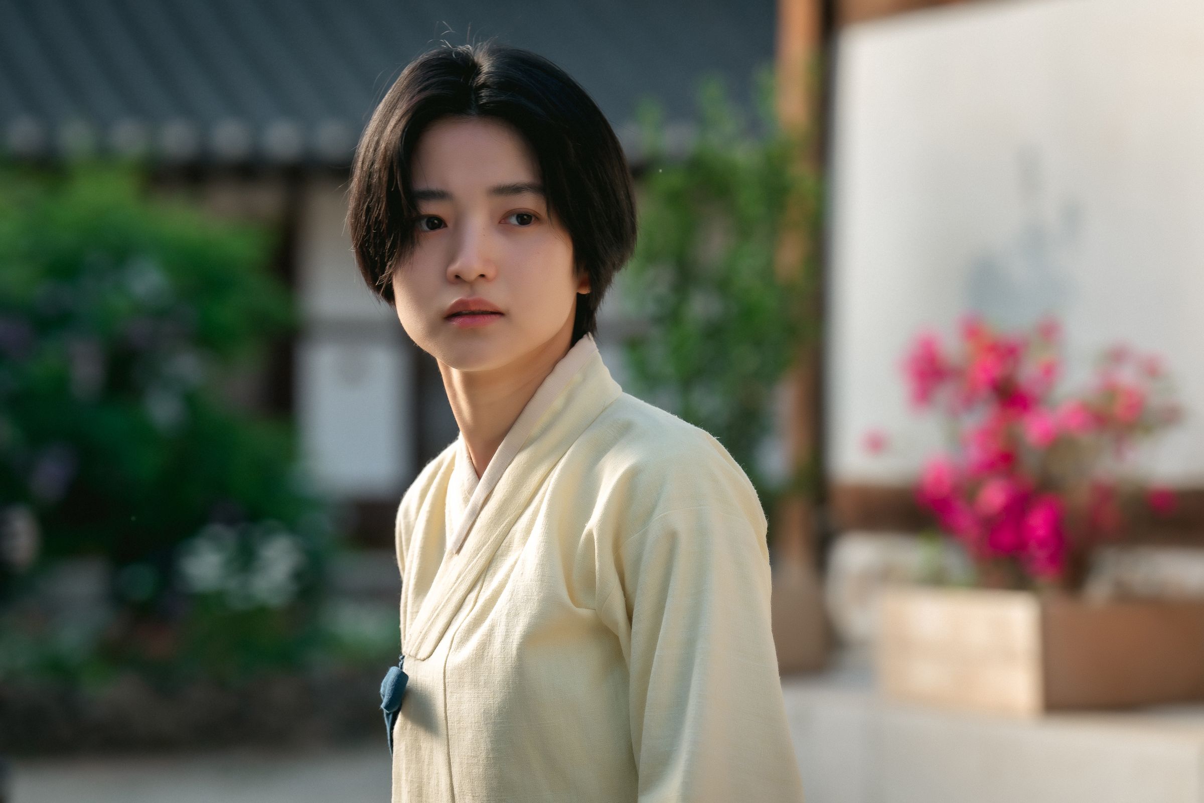《正年》由人氣漫畫改編,作者透露,正年的形象就是以《下女的誘惑》中金泰梨的角色為雛型。