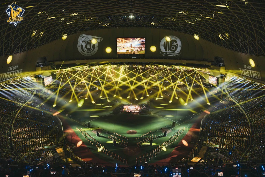 周思齊引退賽21日邀來五月天演唱，吸引4萬人湧入大巨蛋。（翻攝兄弟Fans Club臉書）