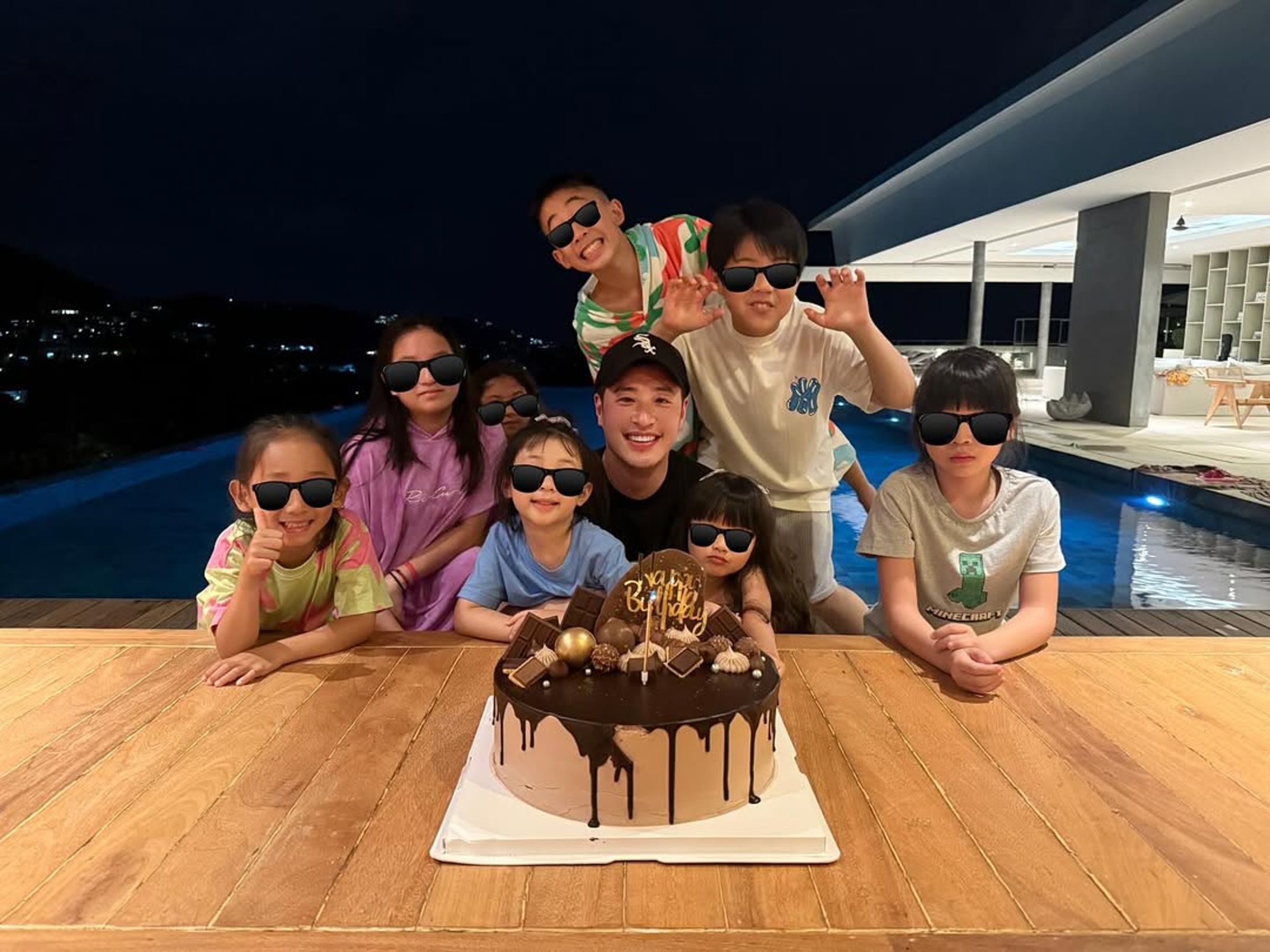 潘瑋柏過45歲生日,女兒罕見露臉。(翻攝lunaaay__ IG)