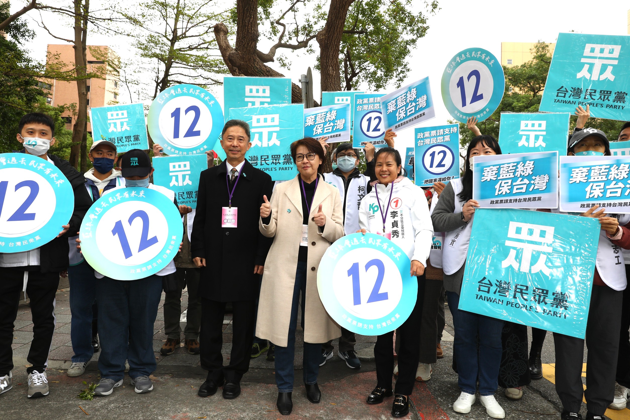 黃珊珊身兼競選總幹事與民眾黨不分區第一名，前祕書長謝立功要求她應為下台訂標準以示負責。