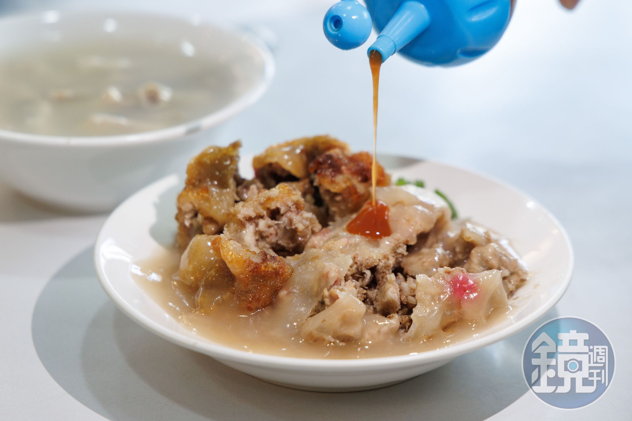 肉圓口味清爽，滴幾滴辣醬更提味。