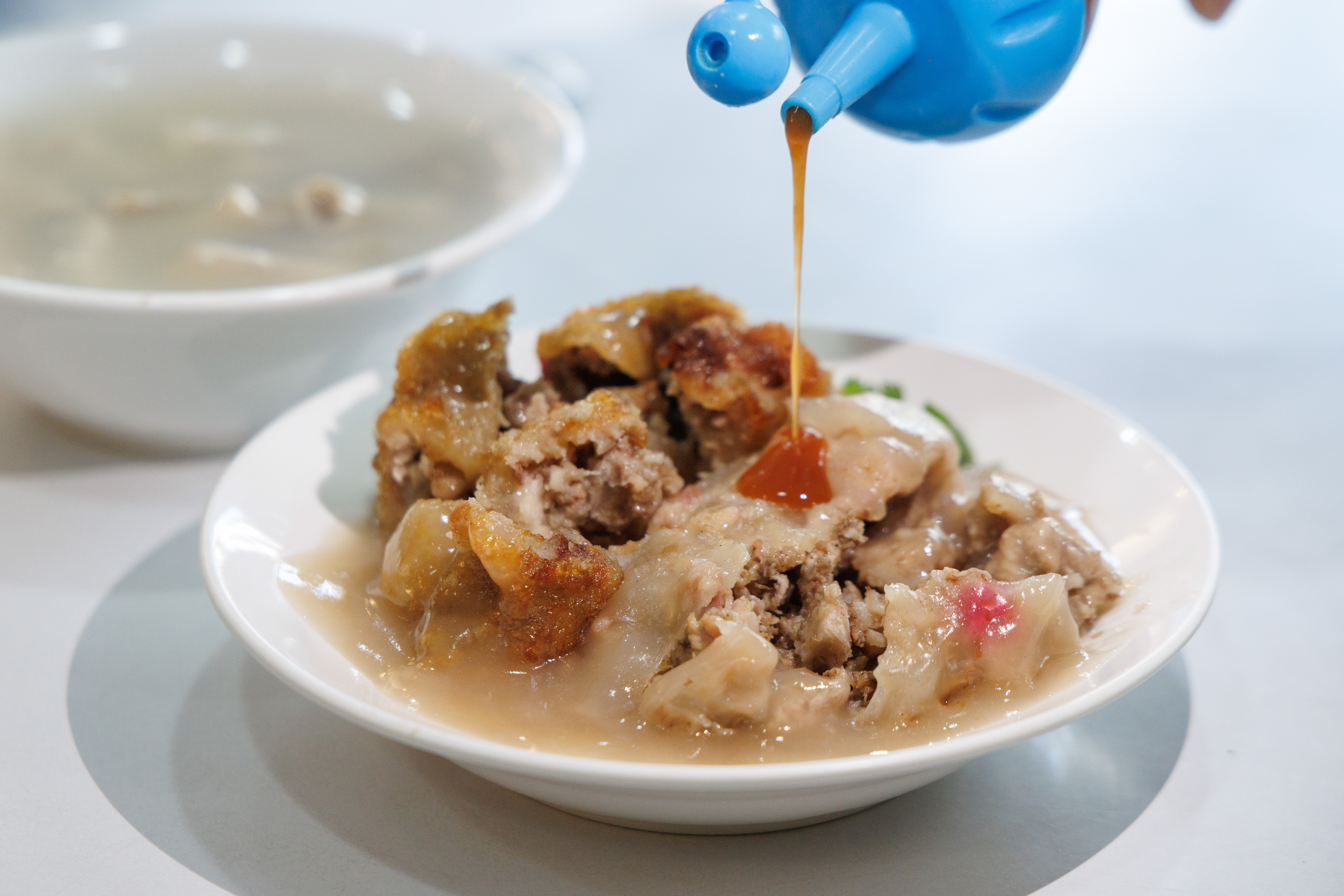 肉圓口味清爽，滴幾滴辣醬更提味。