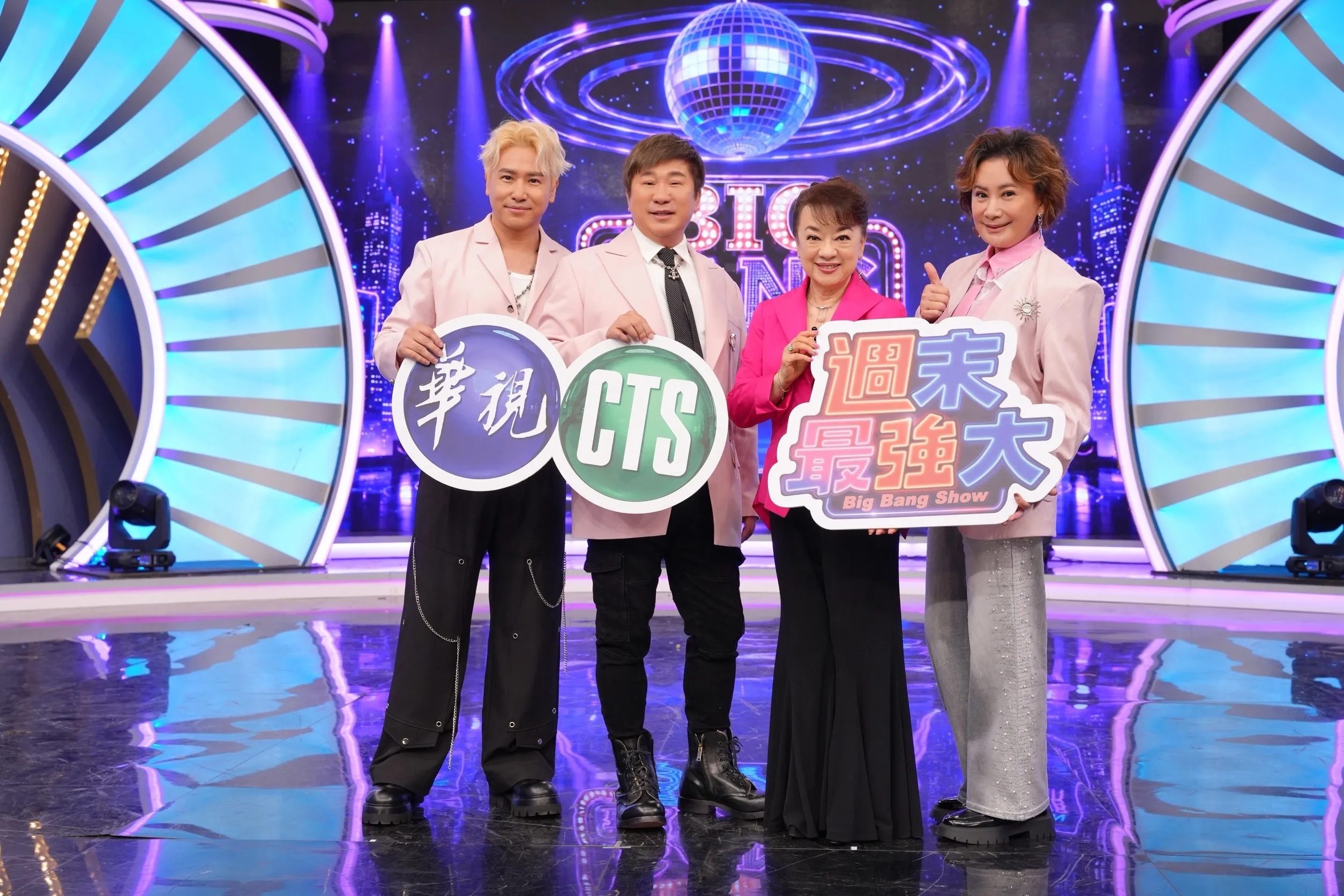 歐弟（左起）、胡瓜、翁倩玉、陳亞蘭進棚錄製《週末最強大》。（華視提供）