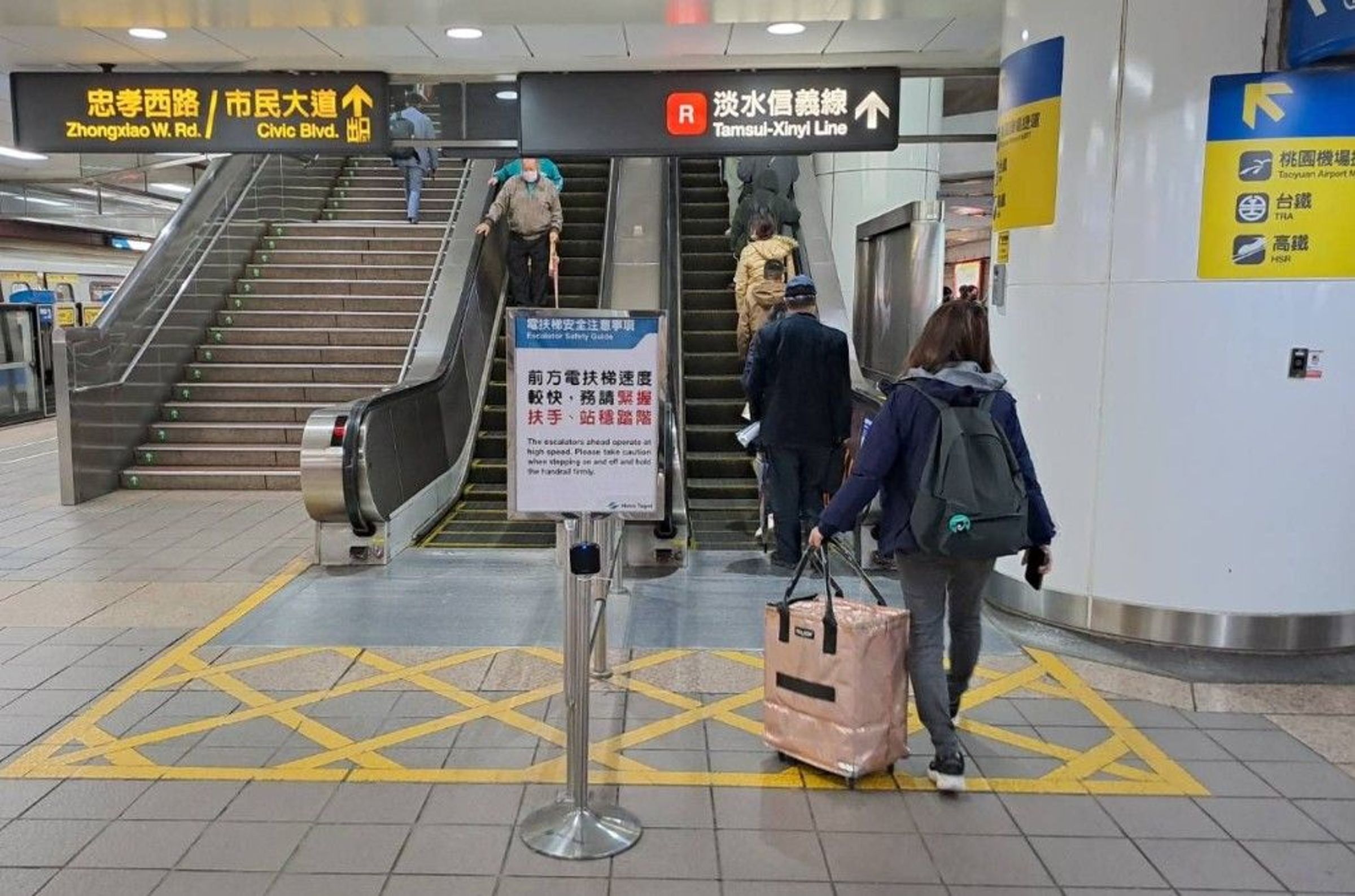 北捷即日起陸續微調台北車站、市政府站等轉乘或旅客較多車站,共計47座上行電扶梯運行速度。(北捷提供)