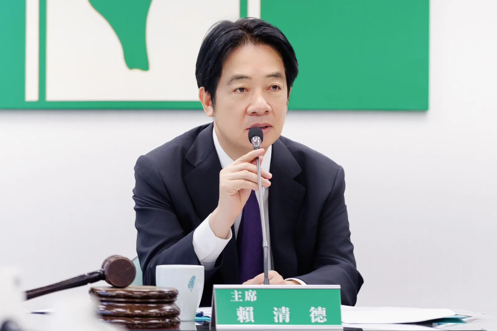 非洲豬瘟延燒，賴清德呼籲，「別跨境網購肉類製品」。（民進黨提供）