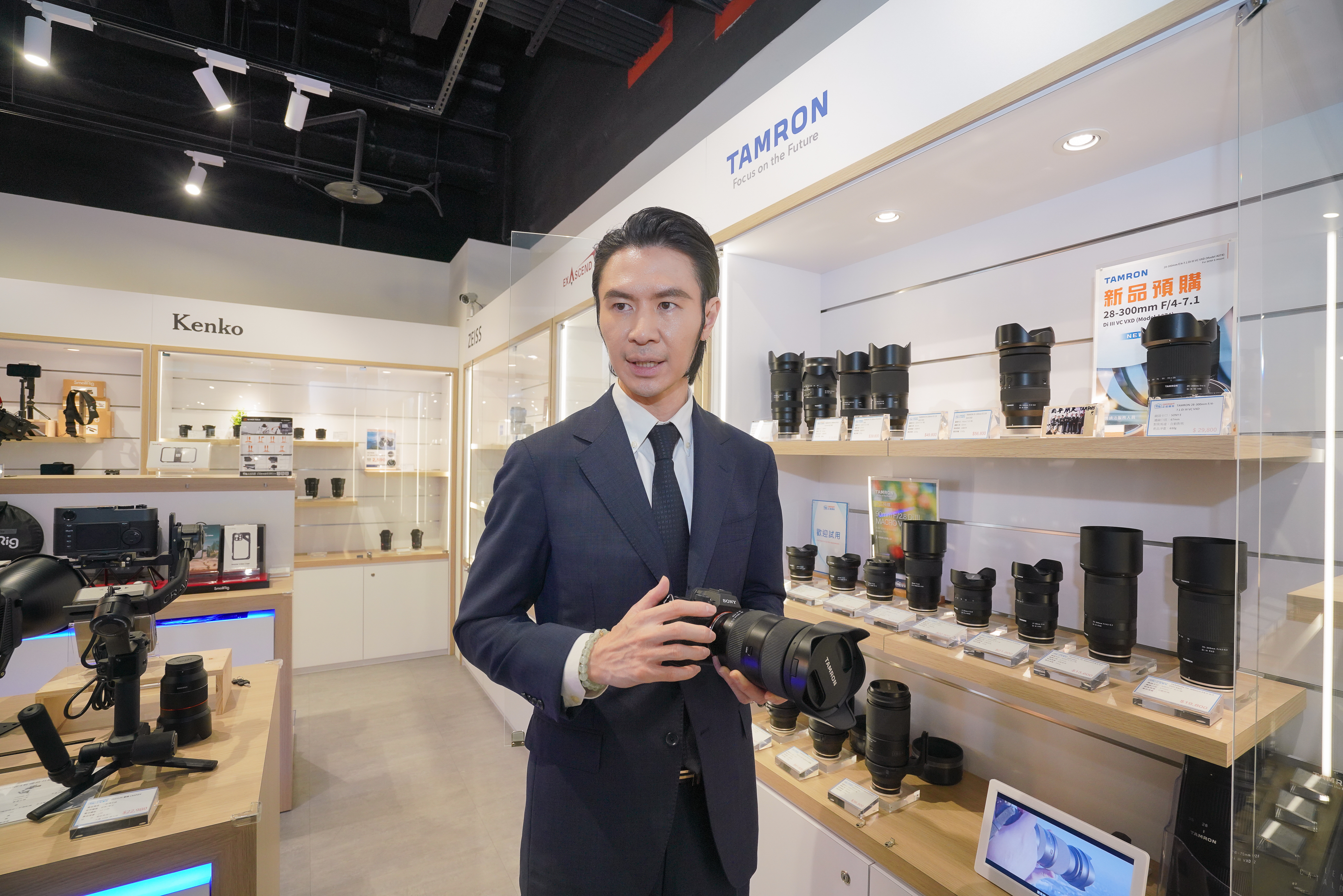 正成副總經理丘紘豪海外進修返台後，運用國外經驗順利談下多家知名品牌代理。