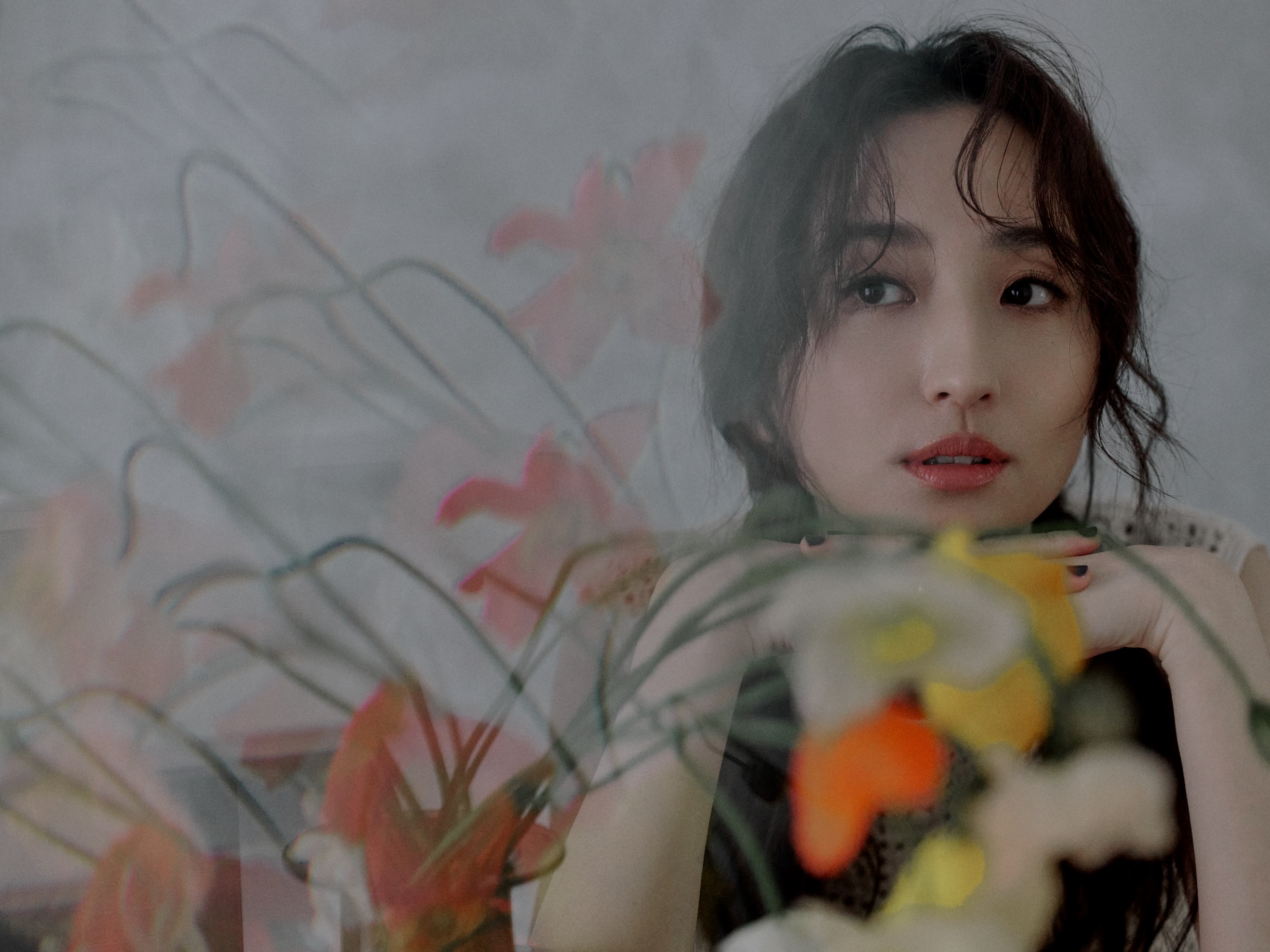 柯佳嬿新書銷售亮眼，她開心直呼很開心也有點緊張。（重版文化提供）