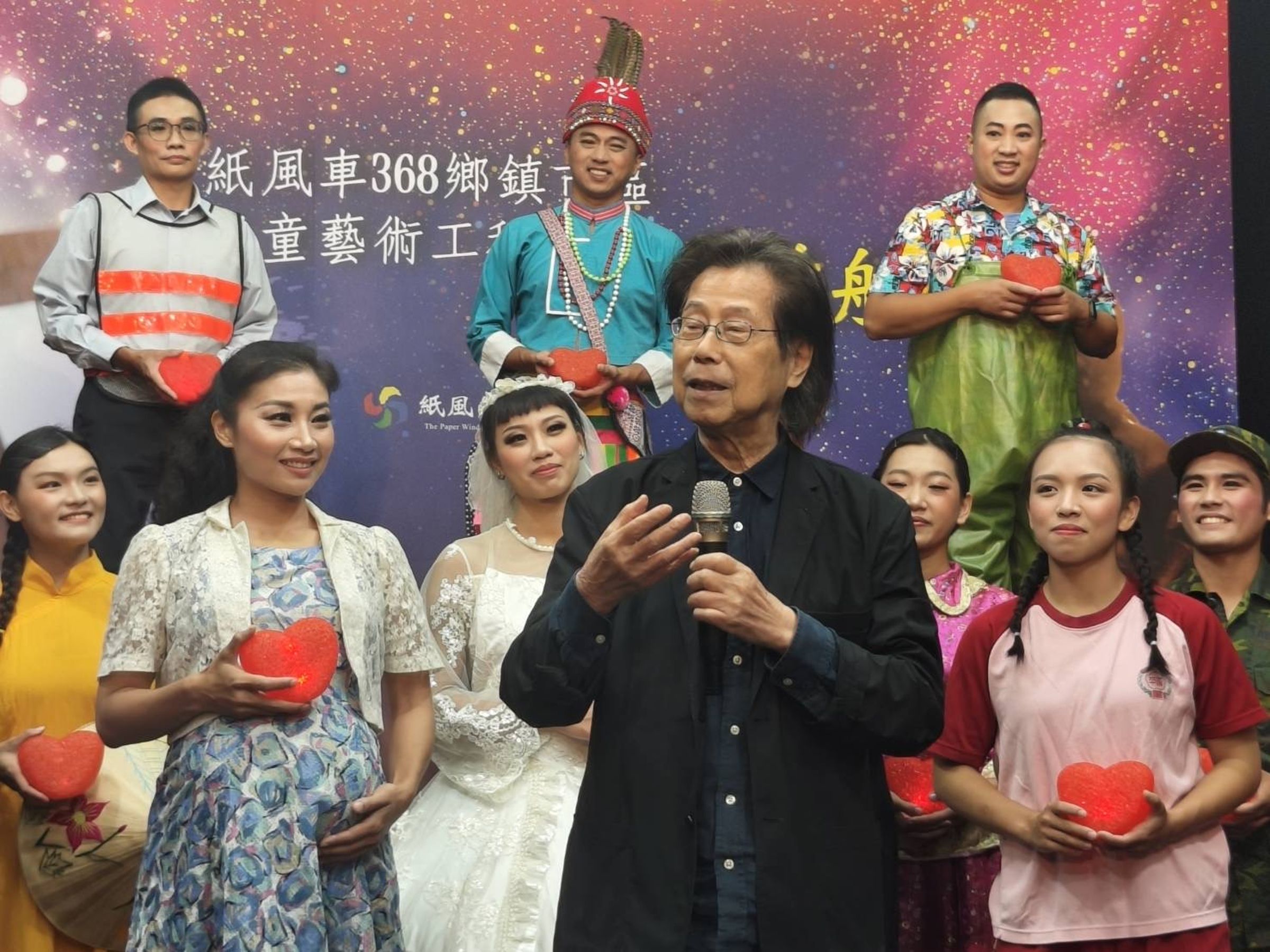 紙風車掌門人吳靜吉博士笑說:「我這麼老了,很希望因為看紙風車,可以繼續老下去。」(紙風車文教基金會提供)