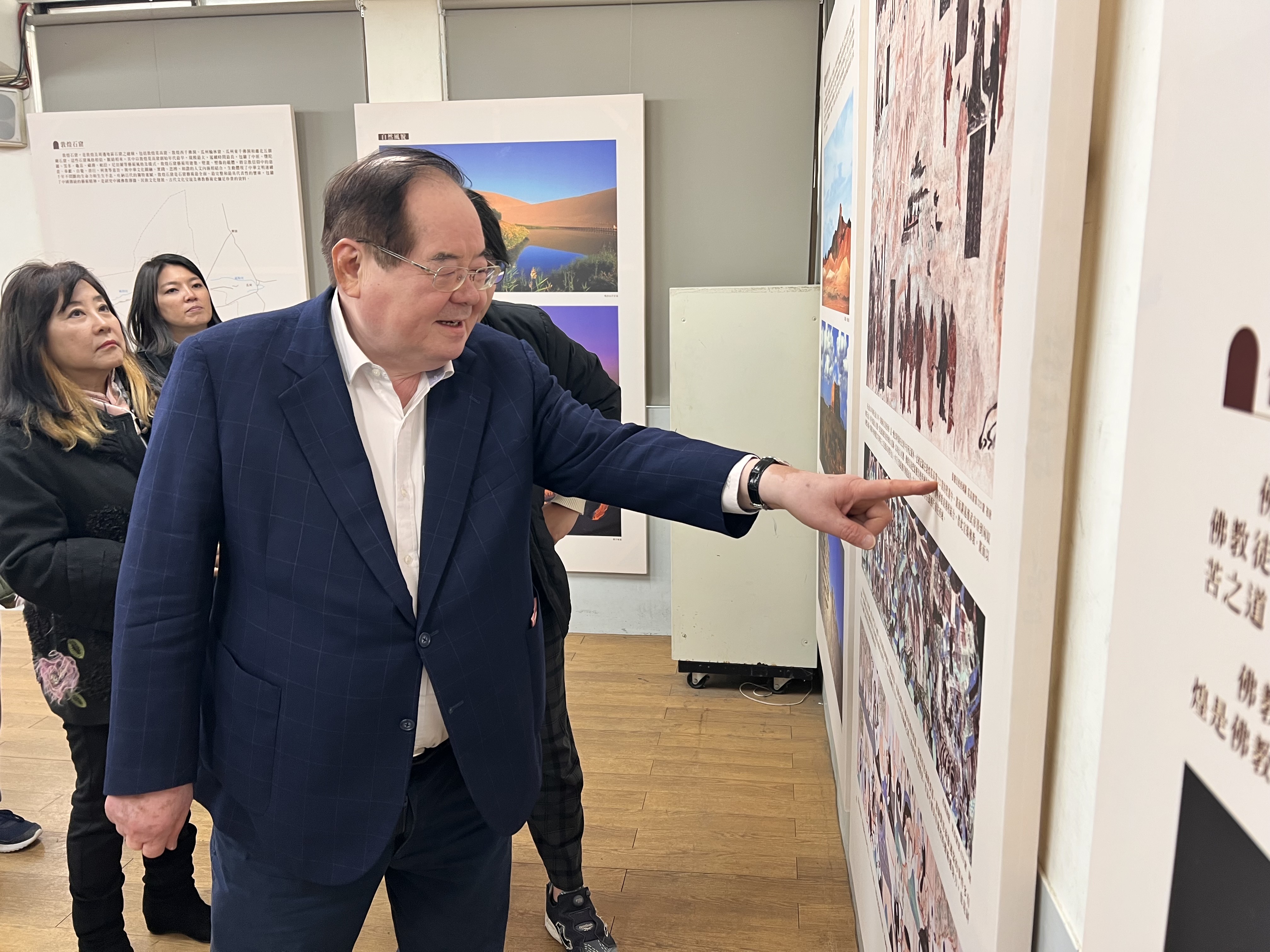 李乾龍受訪表示，這次先嗇宮辦展，是希望推廣中華文化之美。